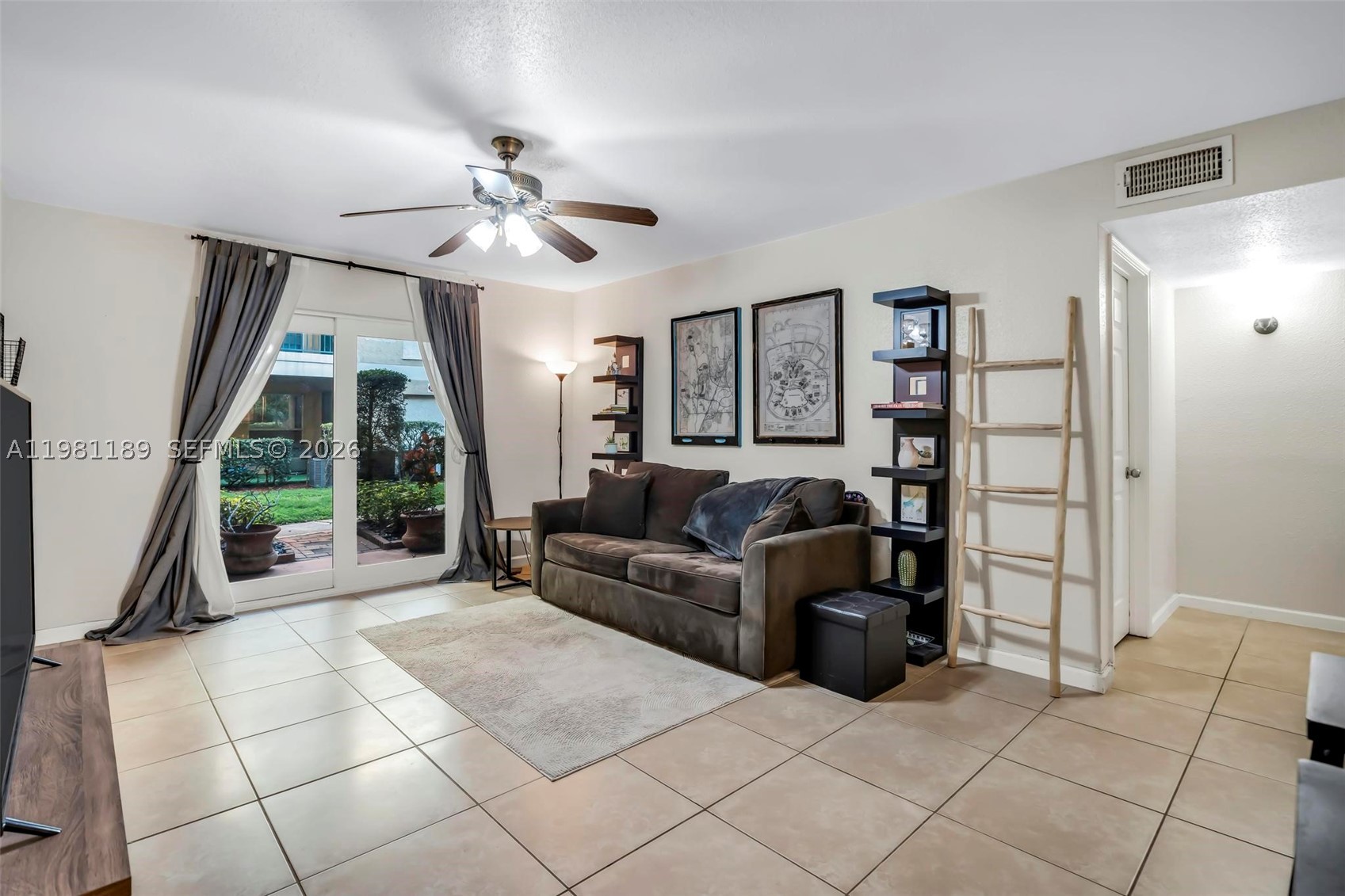 SAVANNAH AT RIVERSIDE CON - Residential