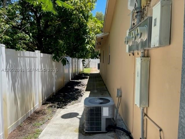 HOLLYWOOD - Residential Lease