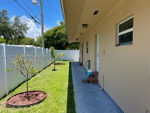 Open and spacious unit freshly painted and featuring an open kitchen to large breakfast area. Washer/Dryer in the unit.  Tile flooring in the main living area and laminate flooring in the bedroom. Good size bedroom with walk in closet.  Impact windows all around. Assigned 1 space parking in the alley and the unit is located
at the rear of the main house. Great location 5 blocks to downtown Hollywood and a short drive to the beach and I95. No Pets.  Listing agent is related to the owner.