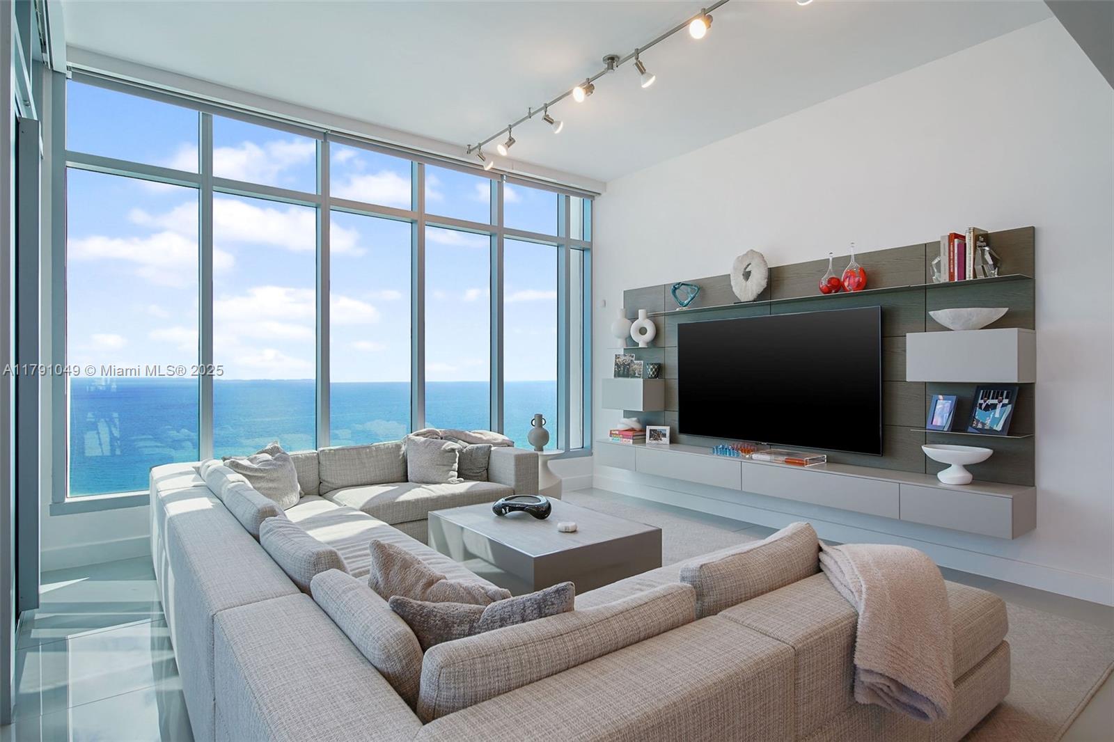 NORTH CARILLON BEACH COND - Residential