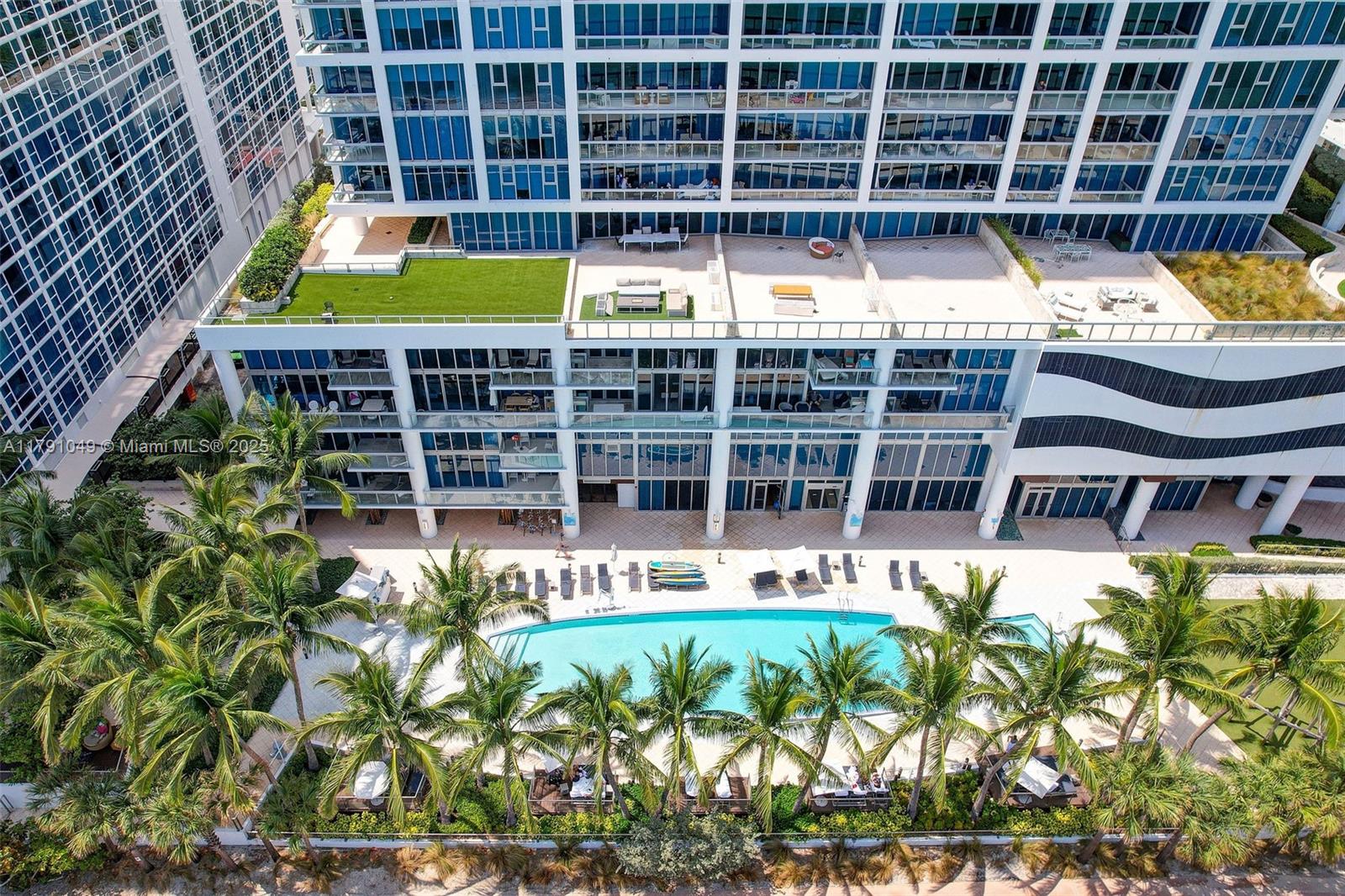 NORTH CARILLON BEACH COND - Residential