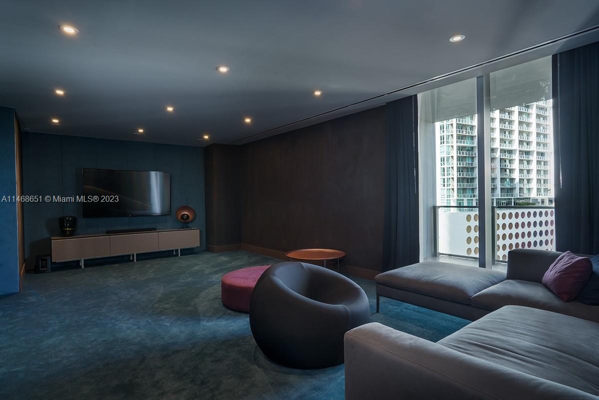 REACH CONDO - Residential Lease
