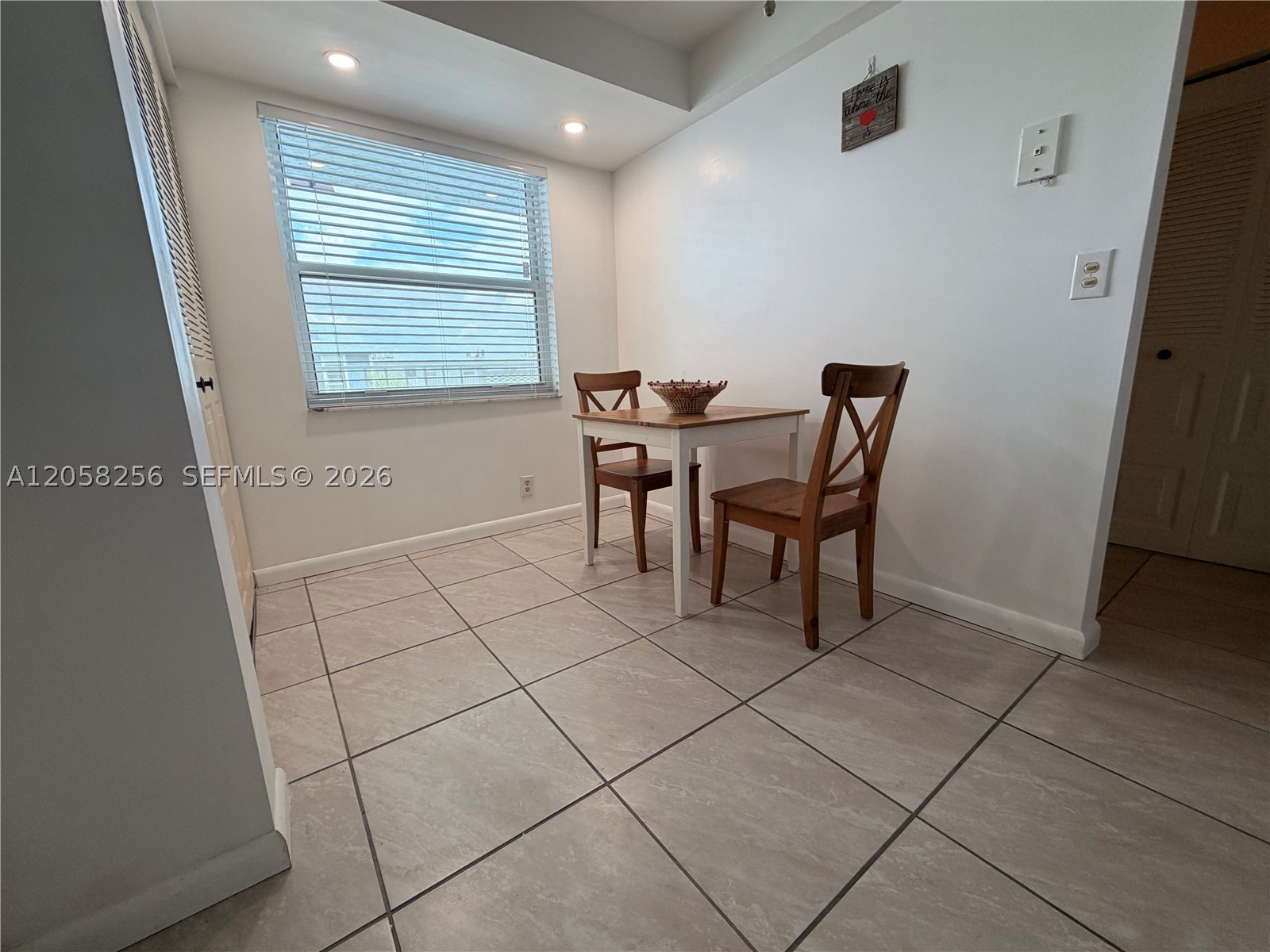 16 OF PALM SPRINGS 2 COND - Residential