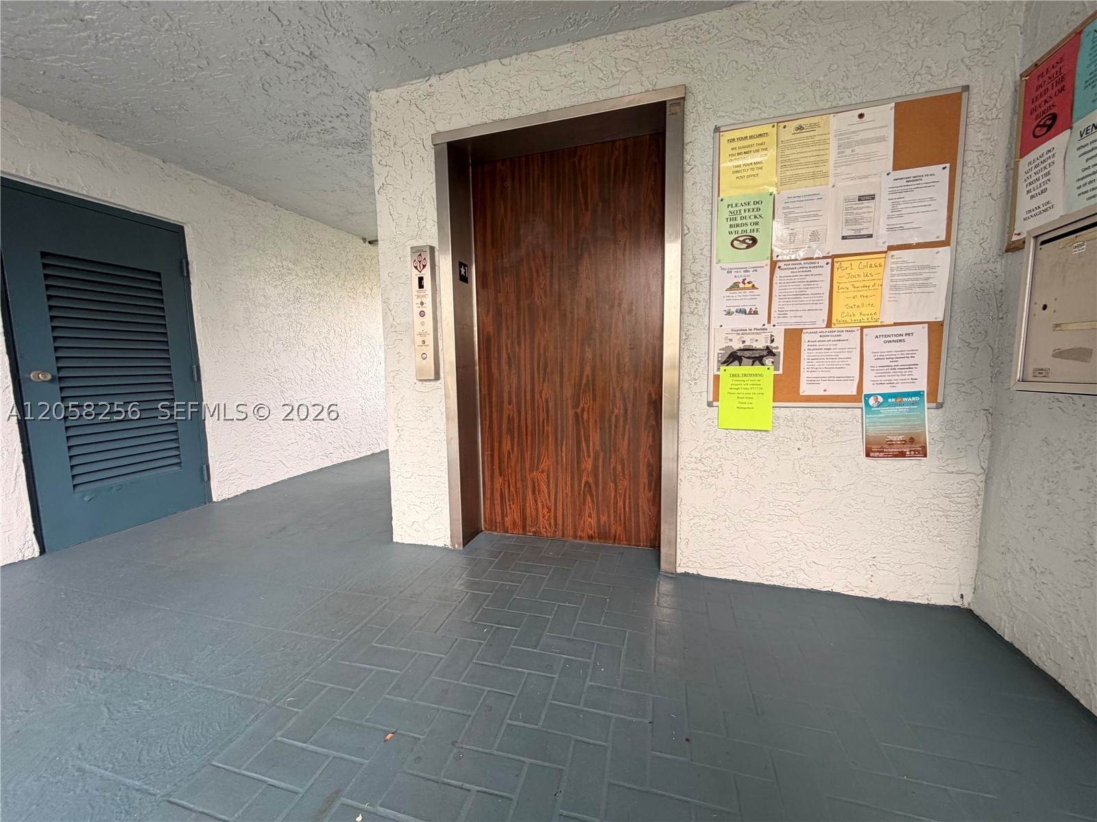 16 OF PALM SPRINGS 2 COND - Residential