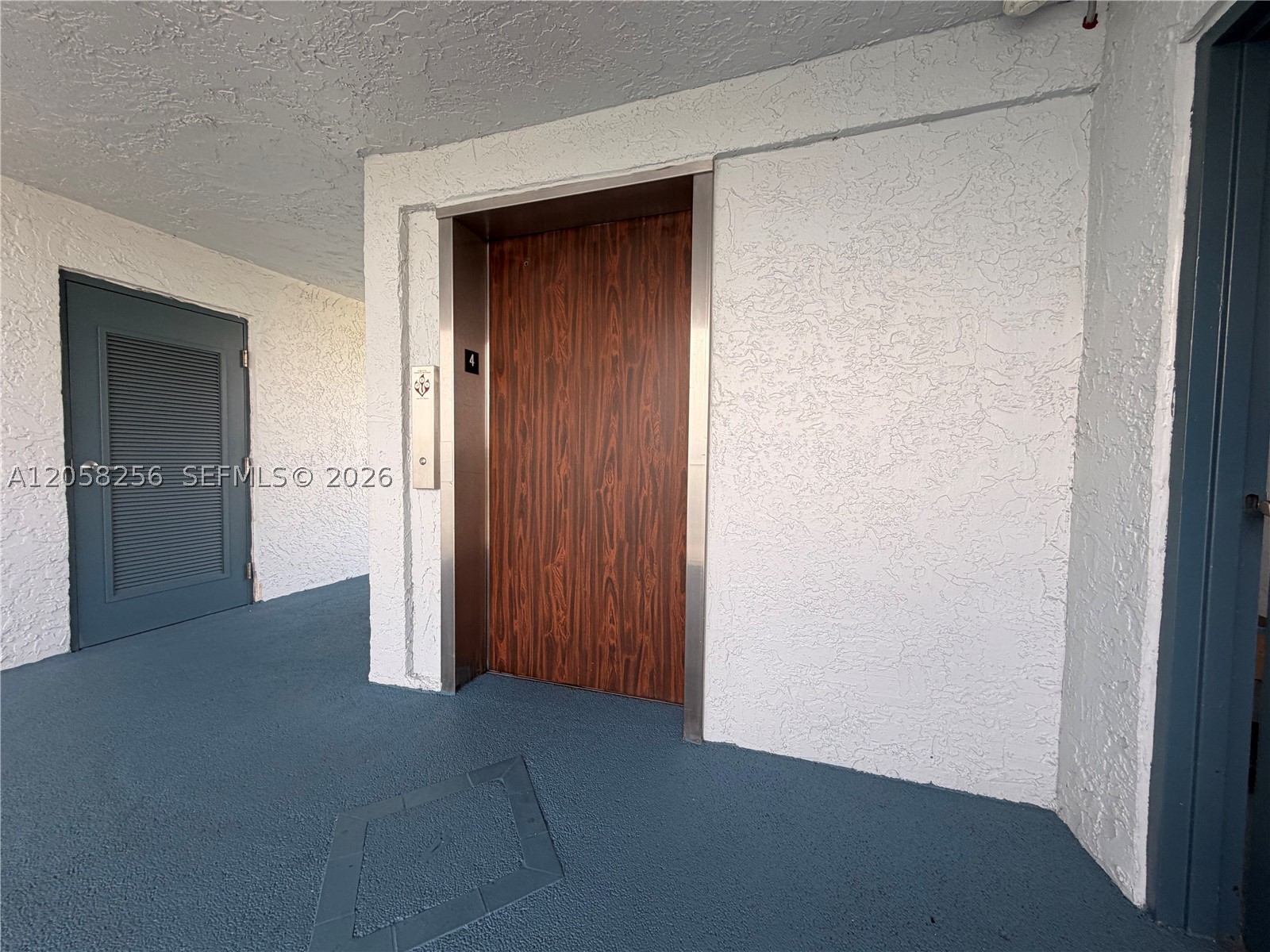 16 OF PALM SPRINGS 2 COND - Residential