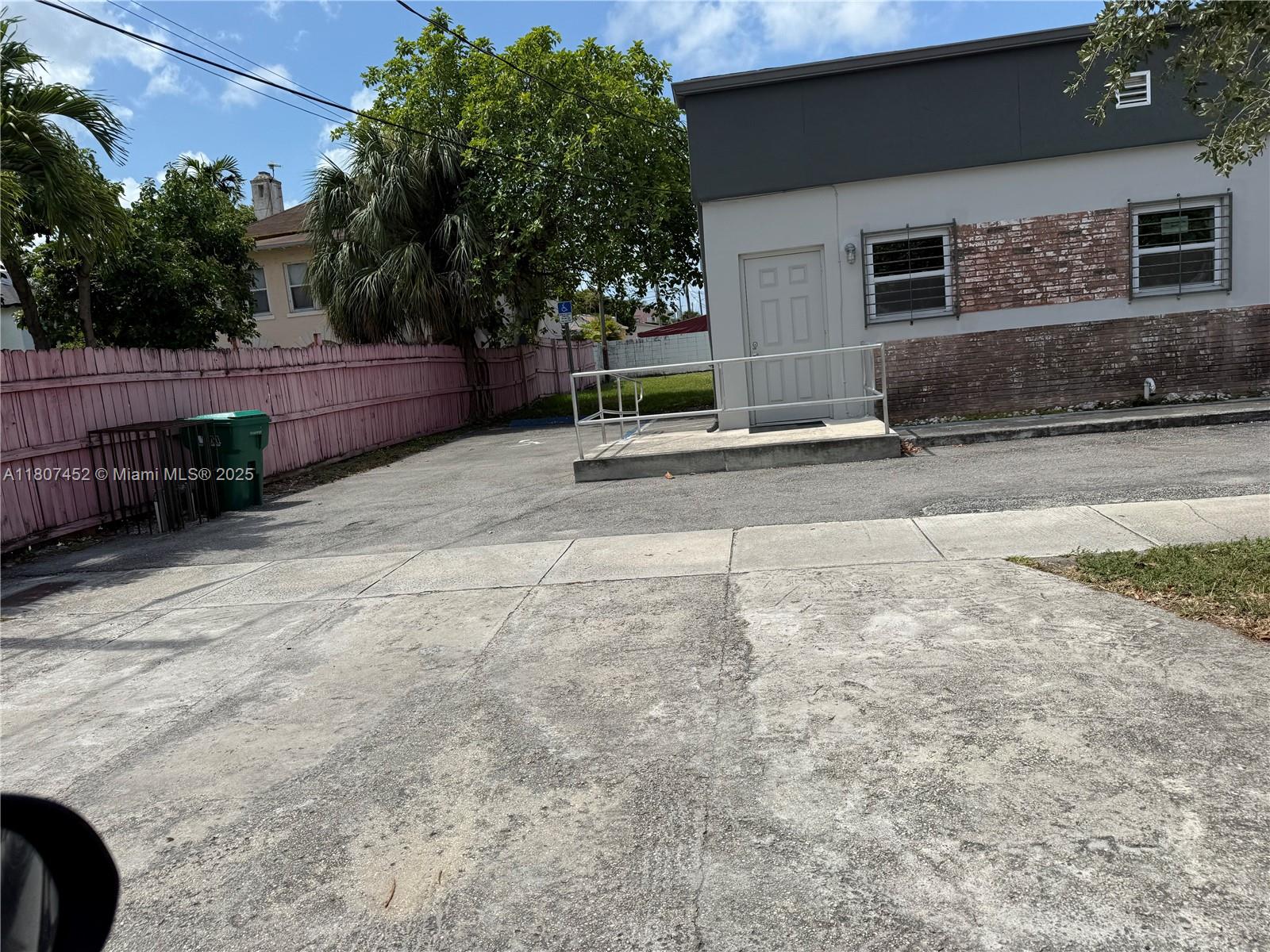 GRAPELAND PARK - Commercial Sale