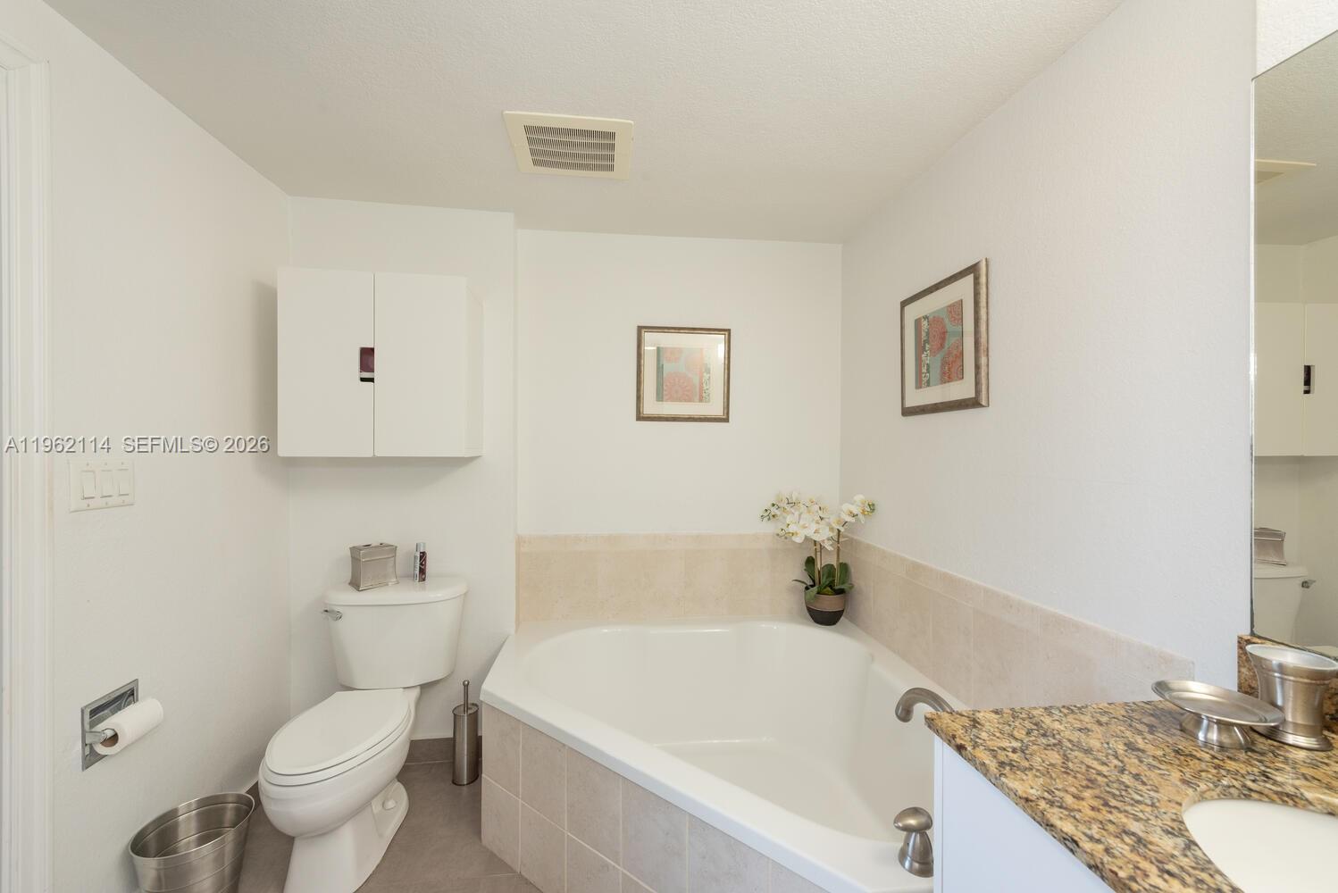 RADIUS CONDO - Residential