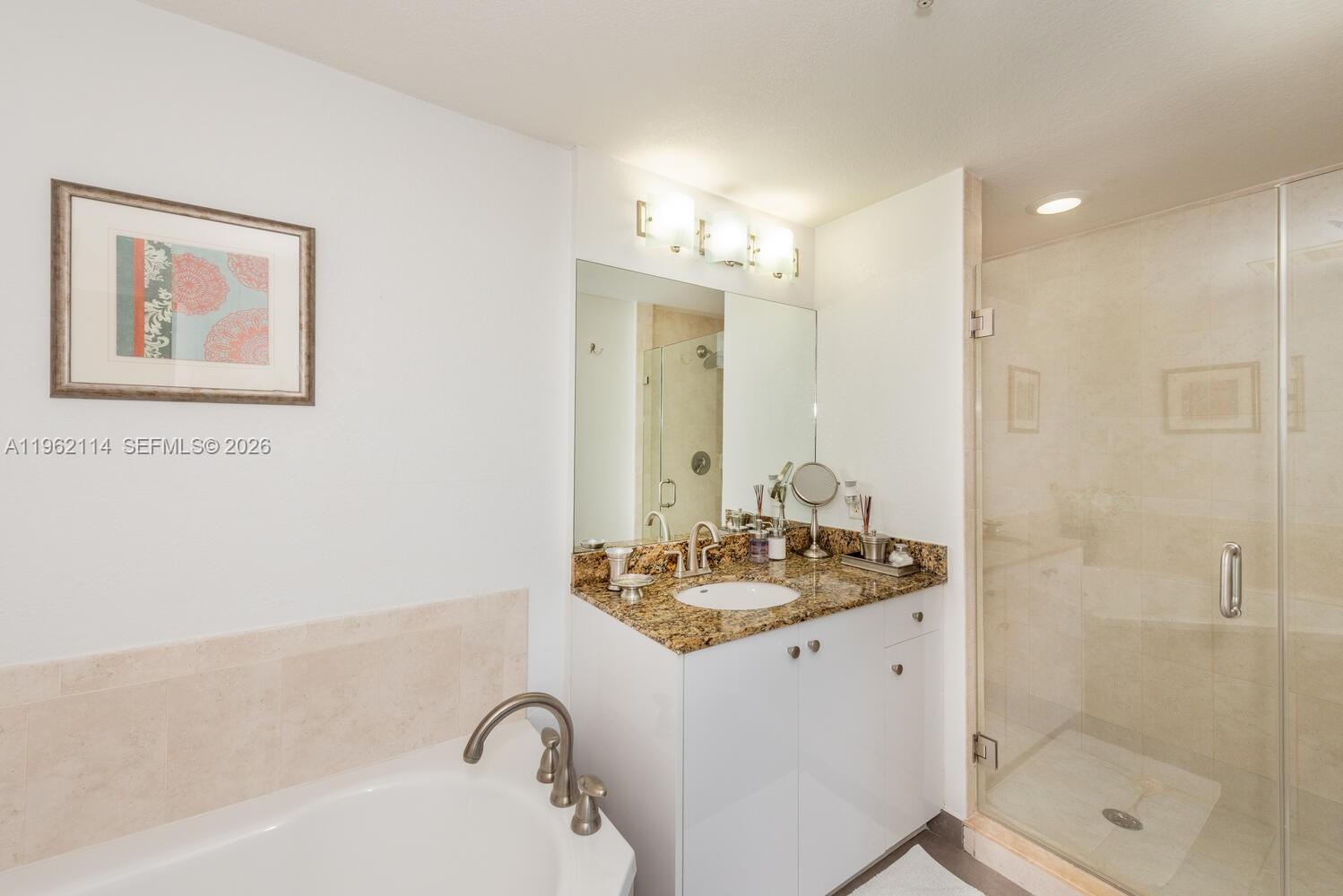 RADIUS CONDO - Residential