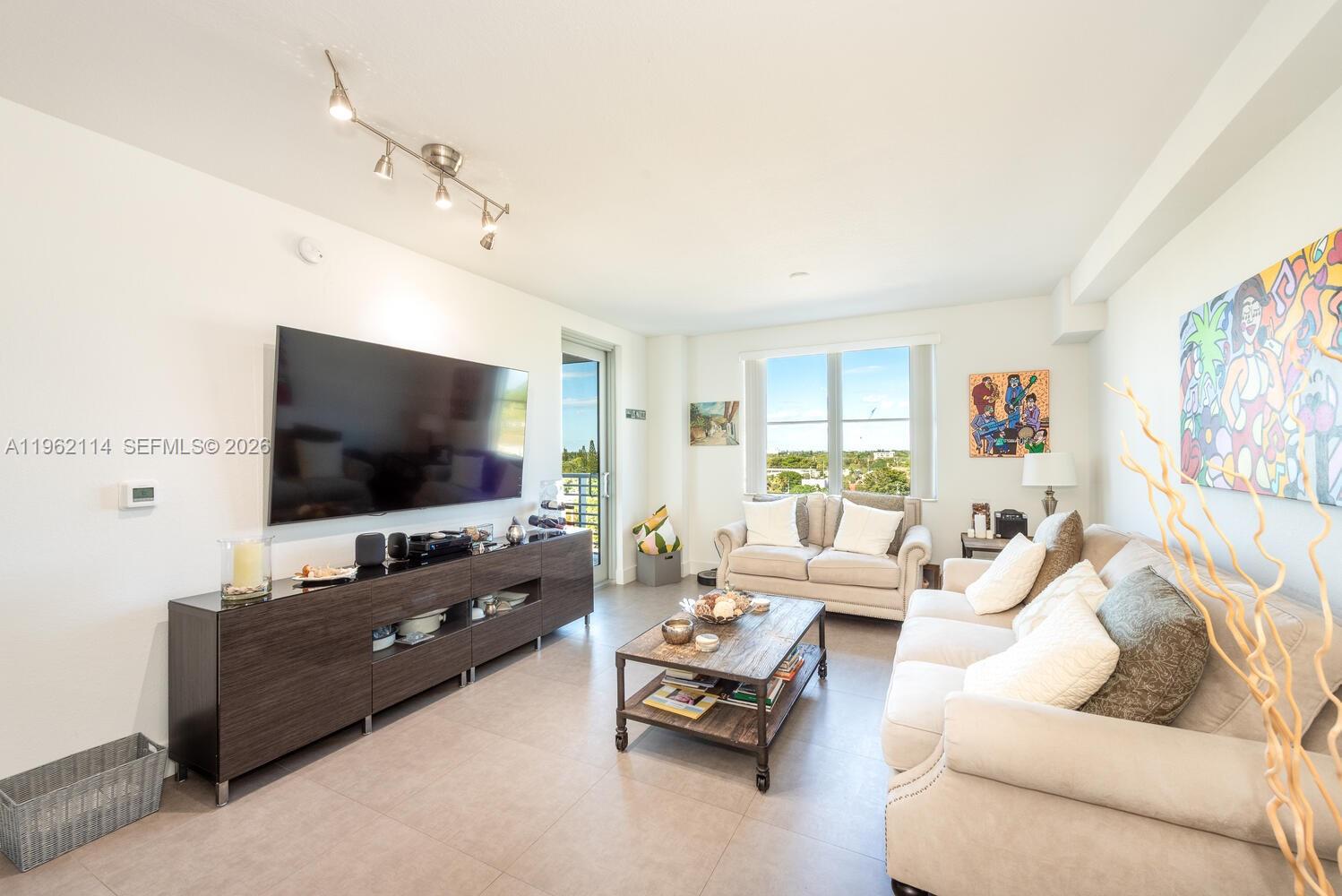 RADIUS CONDO - Residential