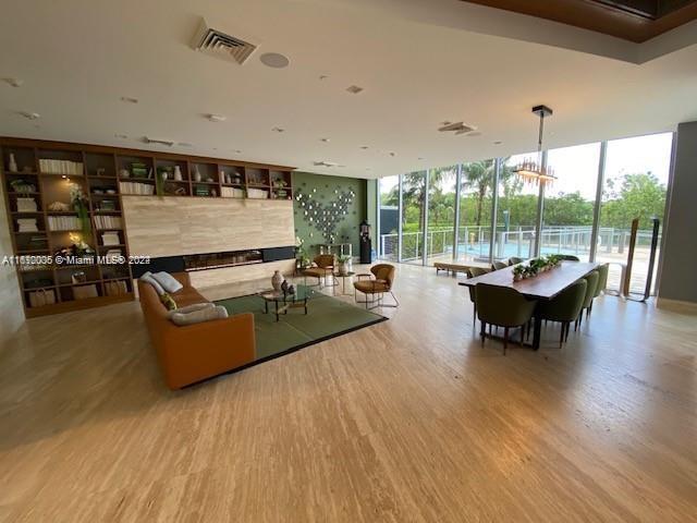 THE HARBOUR SOUTH CONDO - Residential