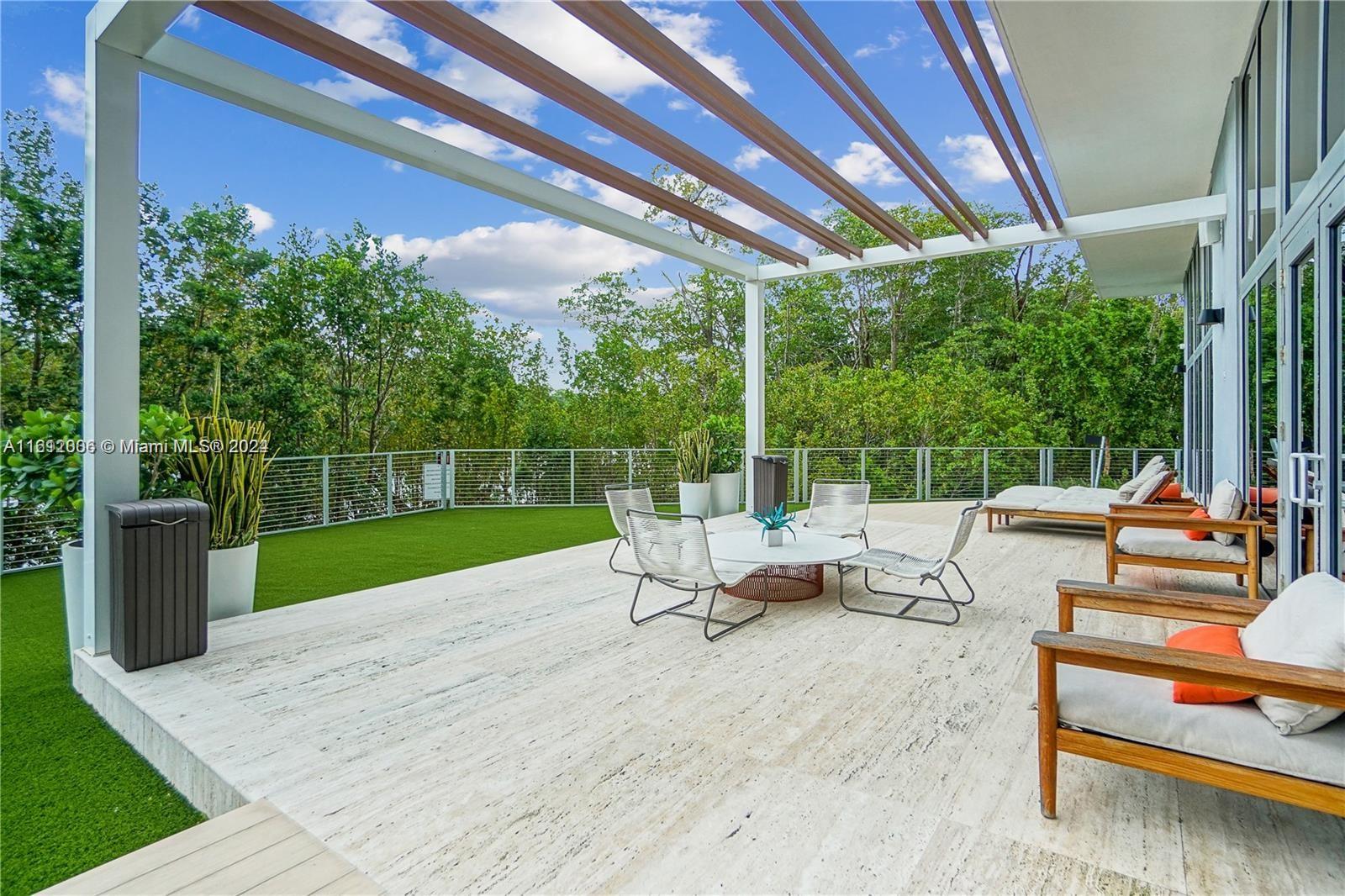 THE HARBOUR SOUTH CONDO - Residential