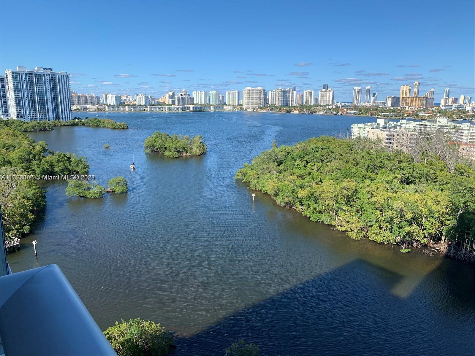 Beautiful two bedroom and two bathroom at The Harbour. Private Elevator and access to the parking lot. Large balcony. Spectacular water and bay views with lots of green. The building has state-of-the-art amenities including a modern Gym, Pool Area, Artificial Beach, Water Sports Area, Kids Room, five-star spa/Sauna, Racquetball, Tennis, Basketball, BBQ Areas, etc.
