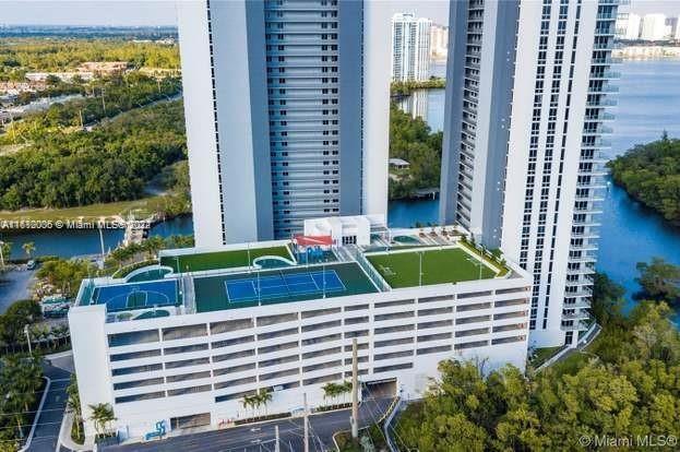 THE HARBOUR SOUTH CONDO - Residential
