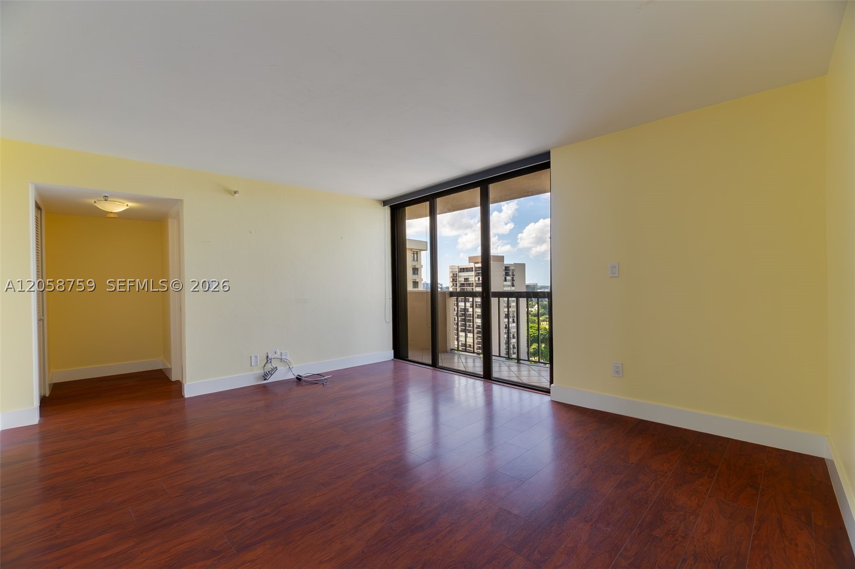 ENVOY CONDO - Residential