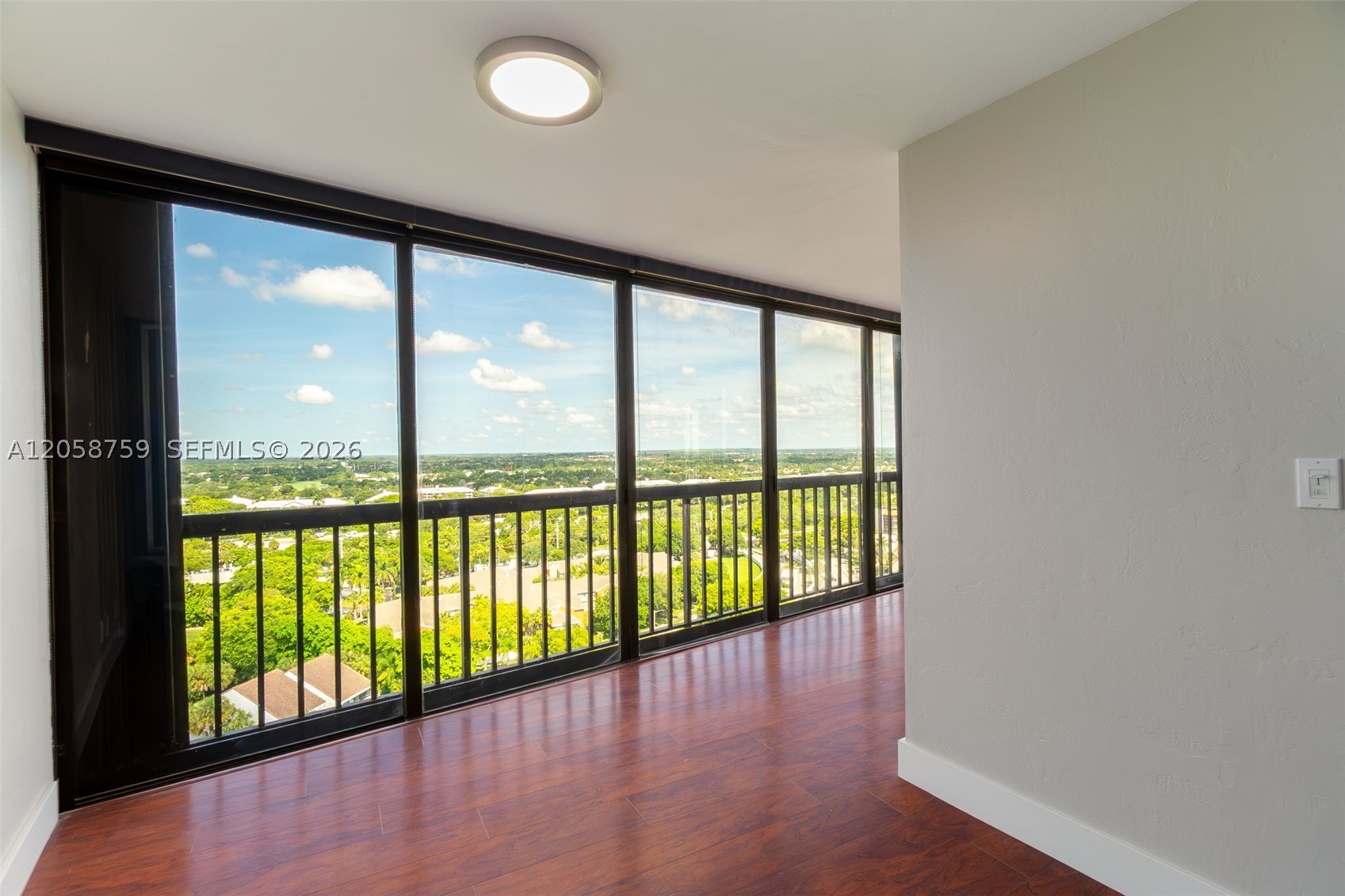 ENVOY CONDO - Residential
