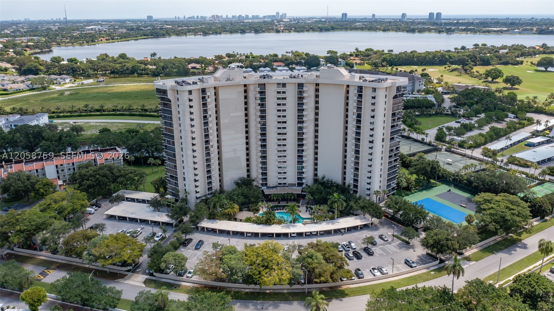 ENVOY CONDO - Residential