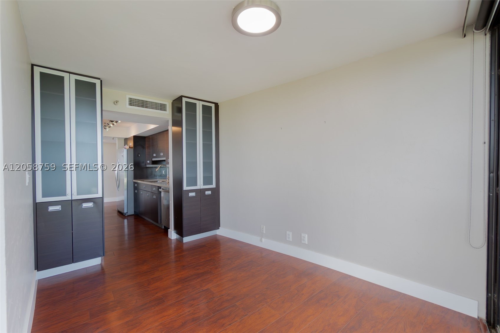 ENVOY CONDO - Residential