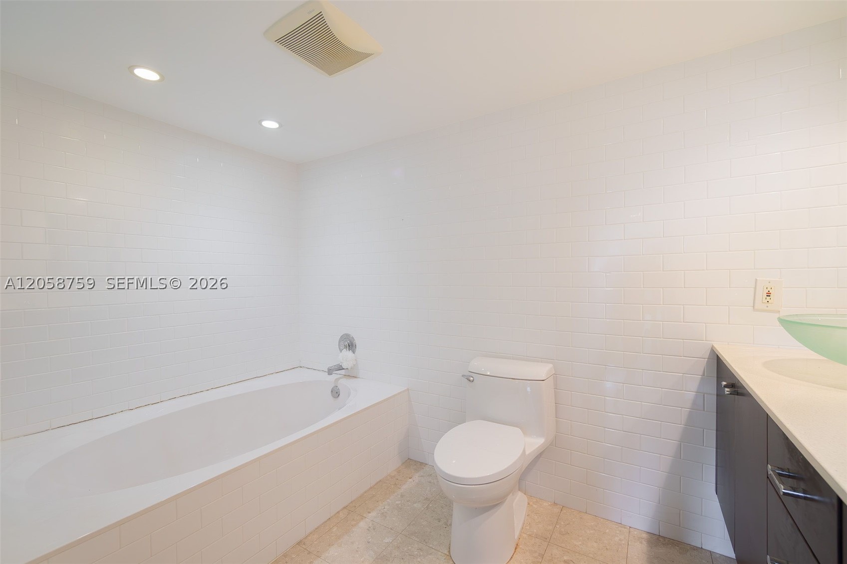 ENVOY CONDO - Residential