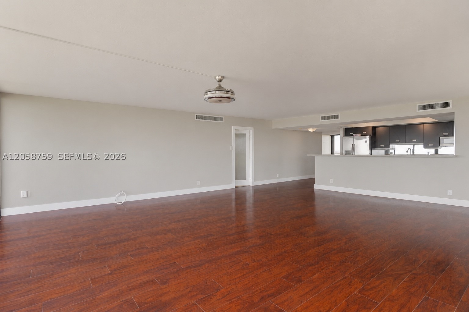 ENVOY CONDO - Residential