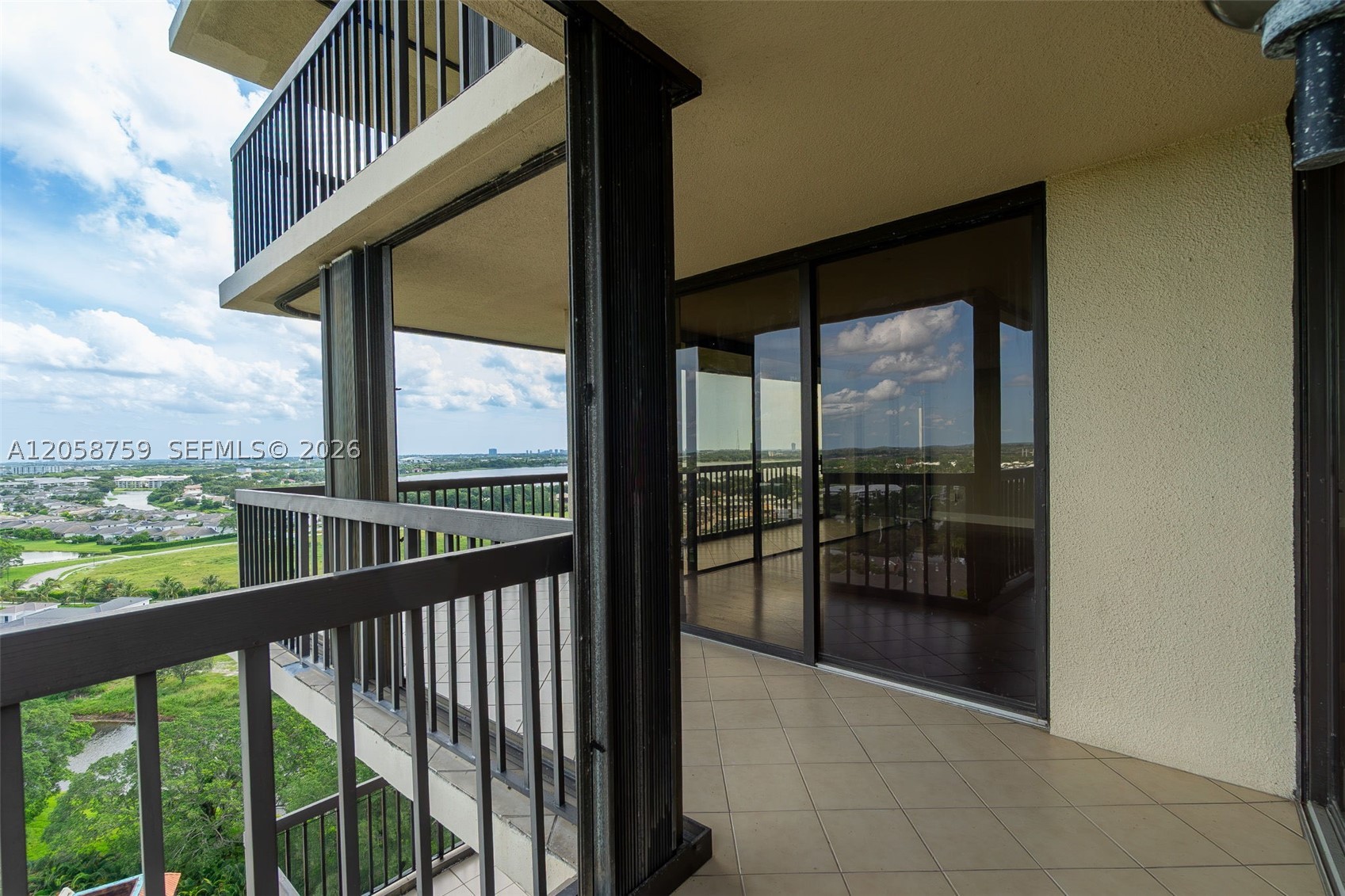 ENVOY CONDO - Residential