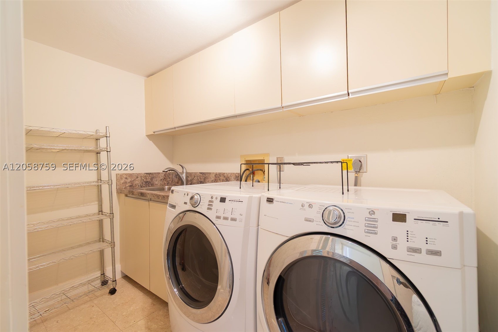 ENVOY CONDO - Residential