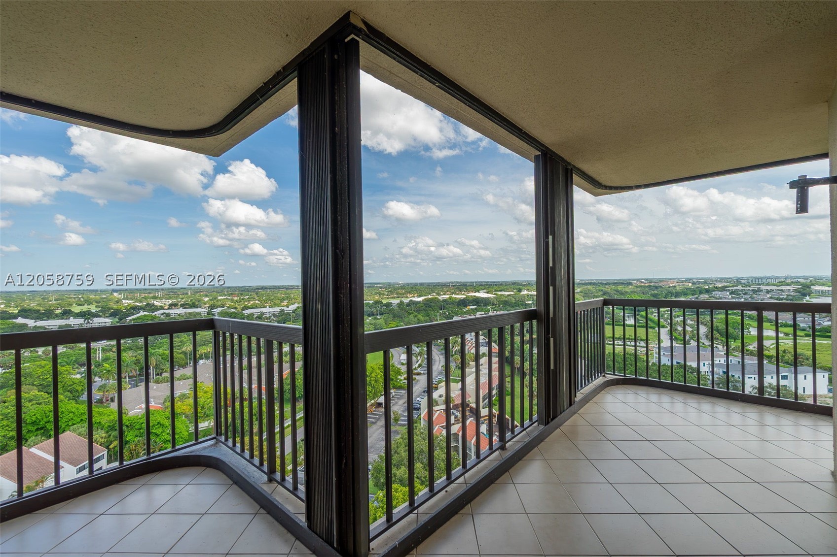 ENVOY CONDO - Residential