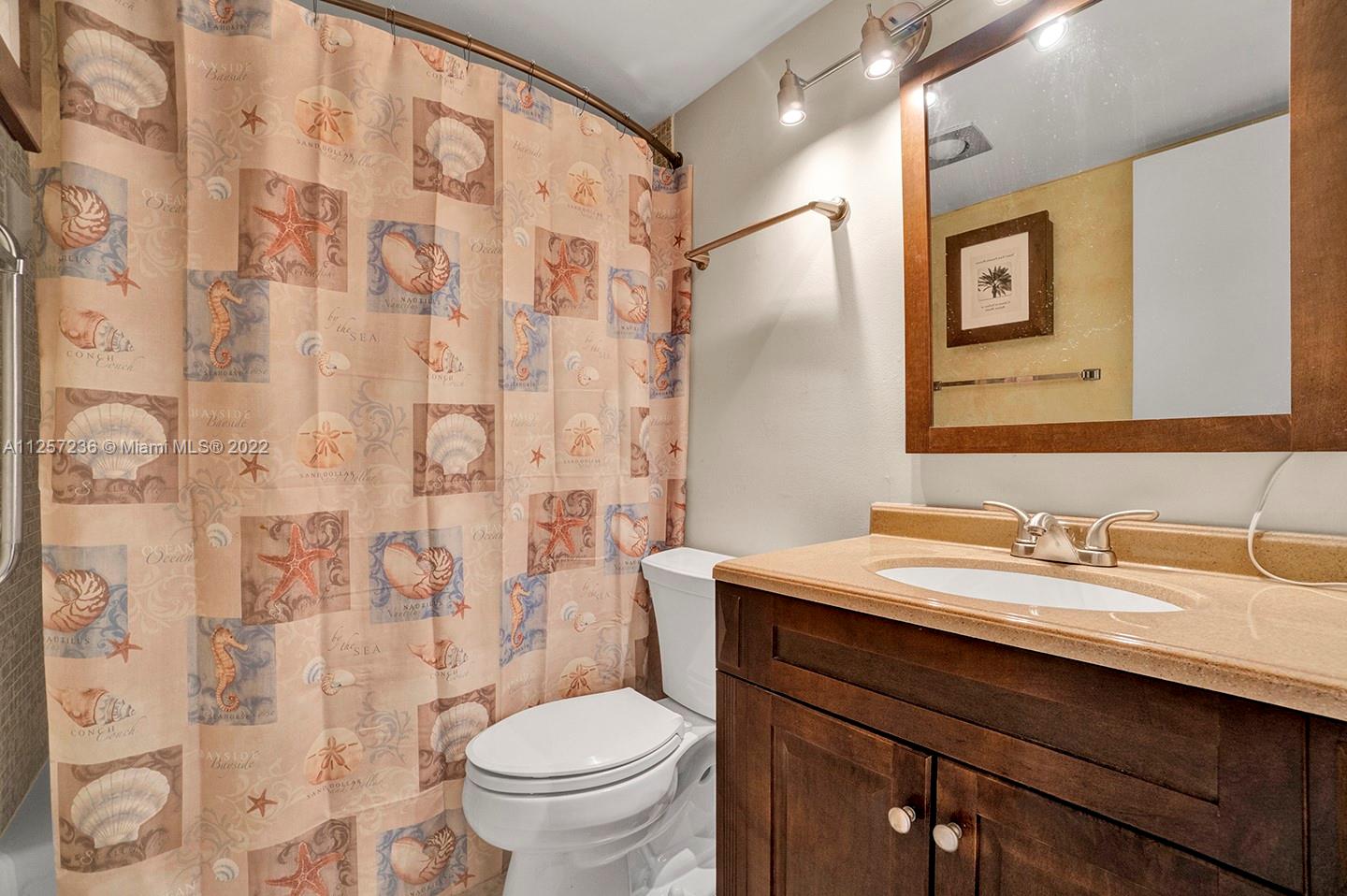 HARWOOD E CONDO - Residential