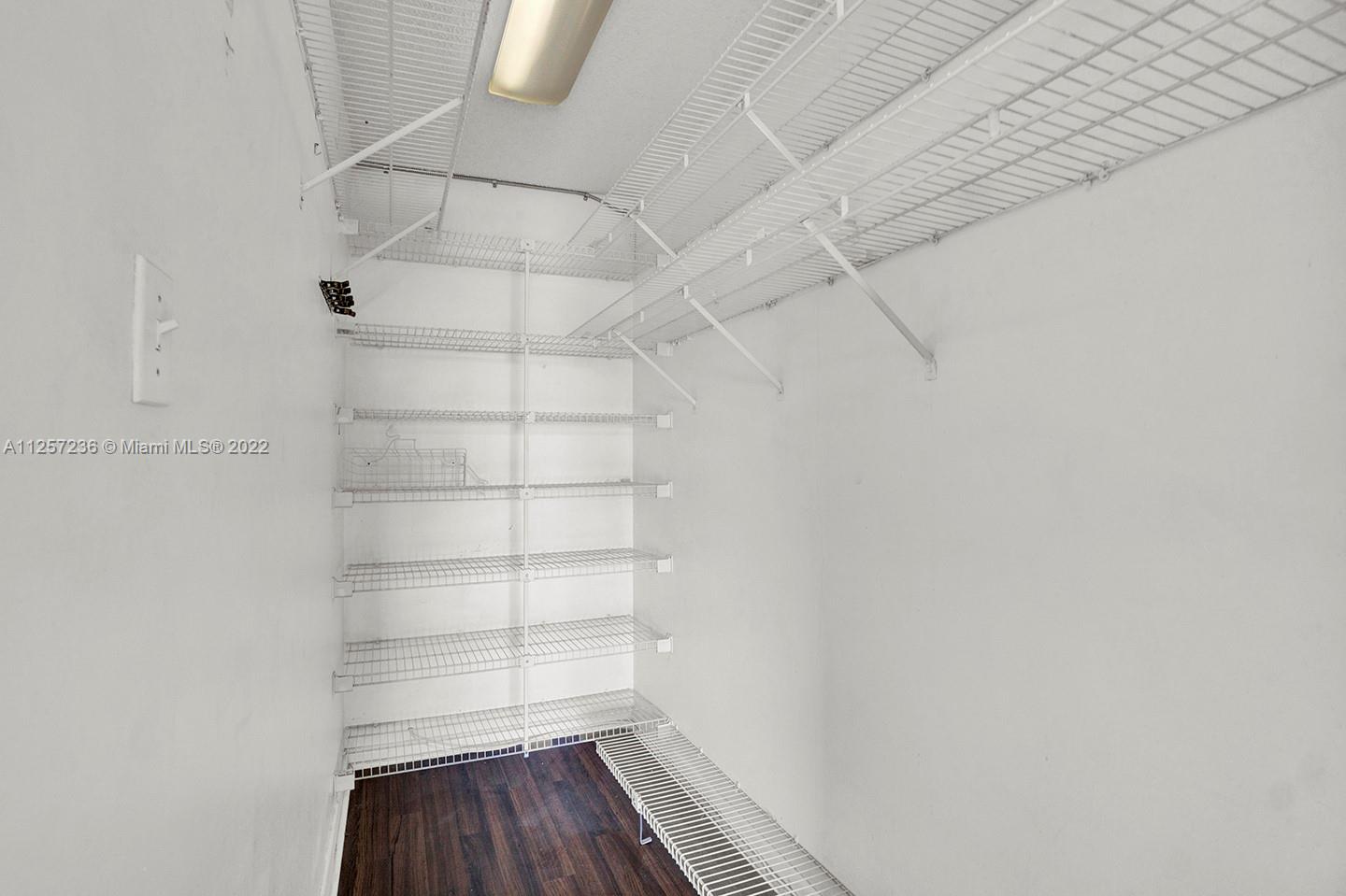 HARWOOD E CONDO - Residential