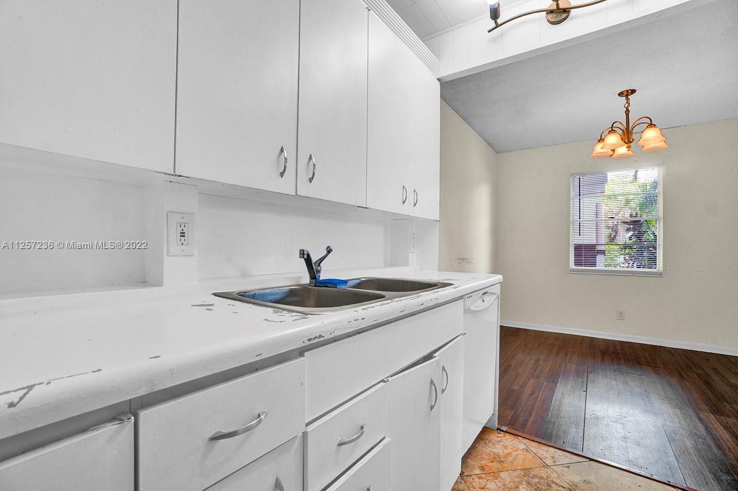 HARWOOD E CONDO - Residential