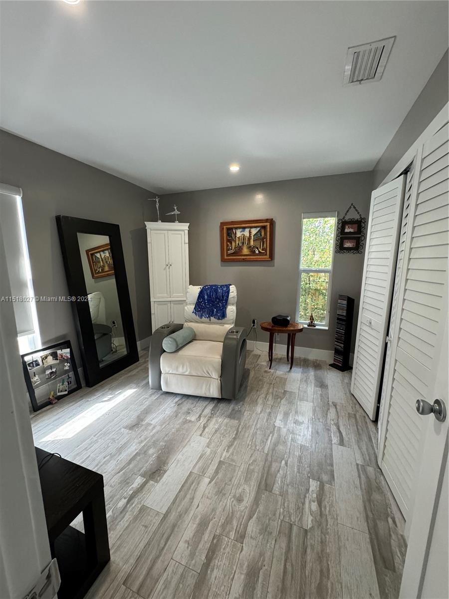 GLEN COVE SEC 1 - Residential Lease