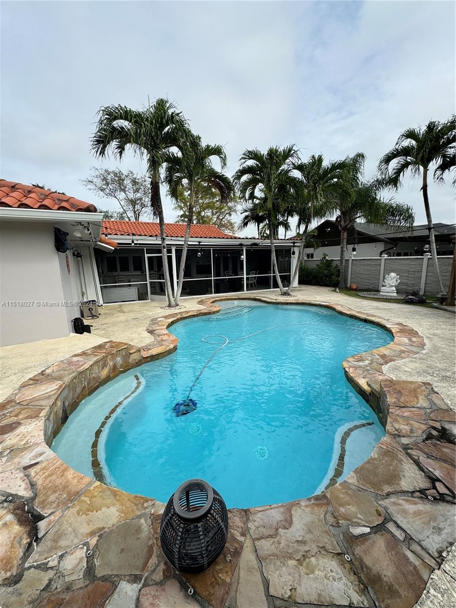 GLEN COVE SEC 1 - Residential Lease