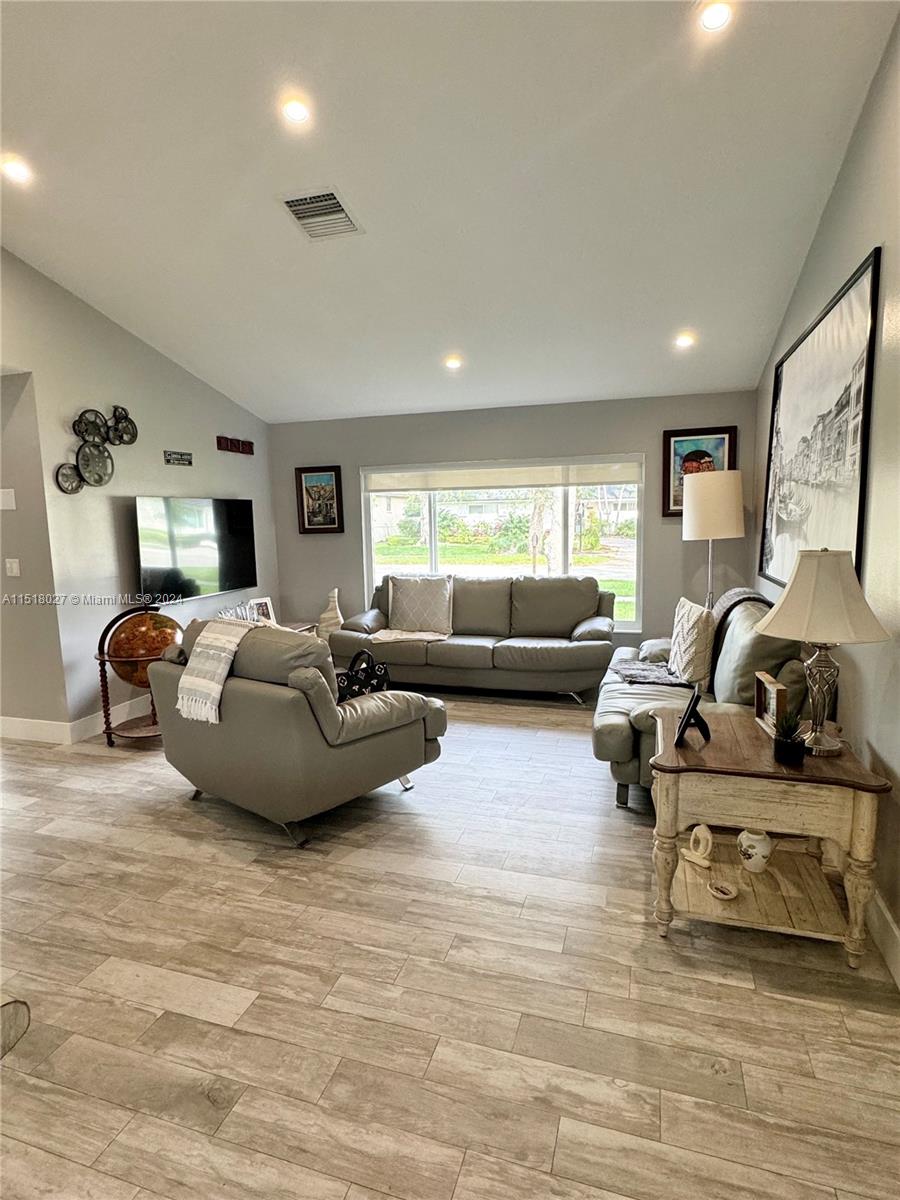 GLEN COVE SEC 1 - Residential Lease
