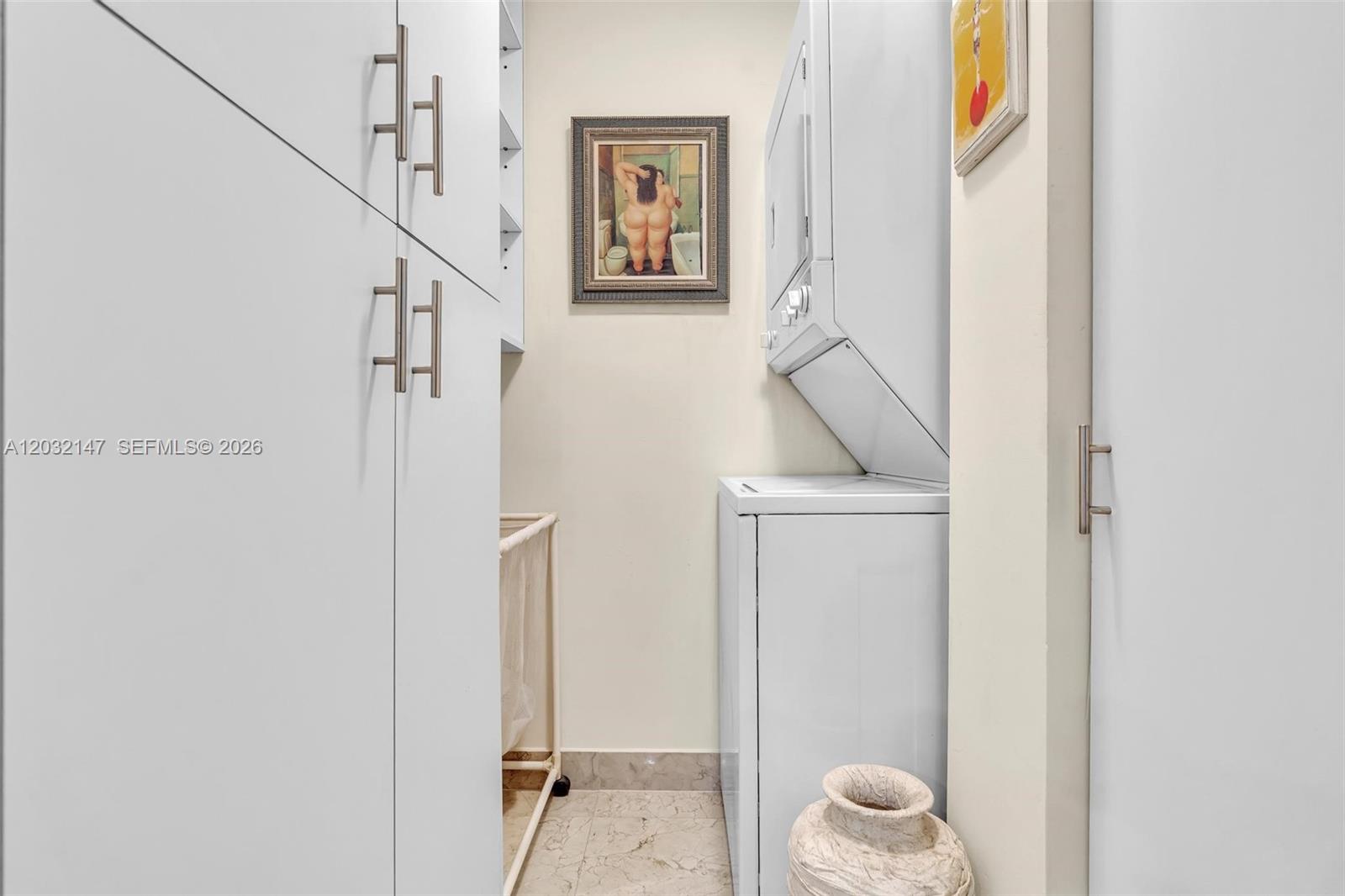 CANONGATE CONDO NO ONE - Residential