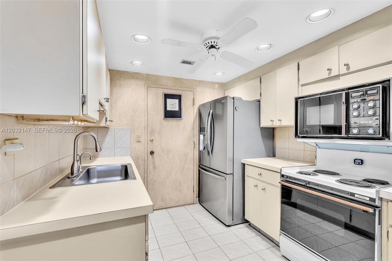 CANONGATE CONDO NO ONE - Residential