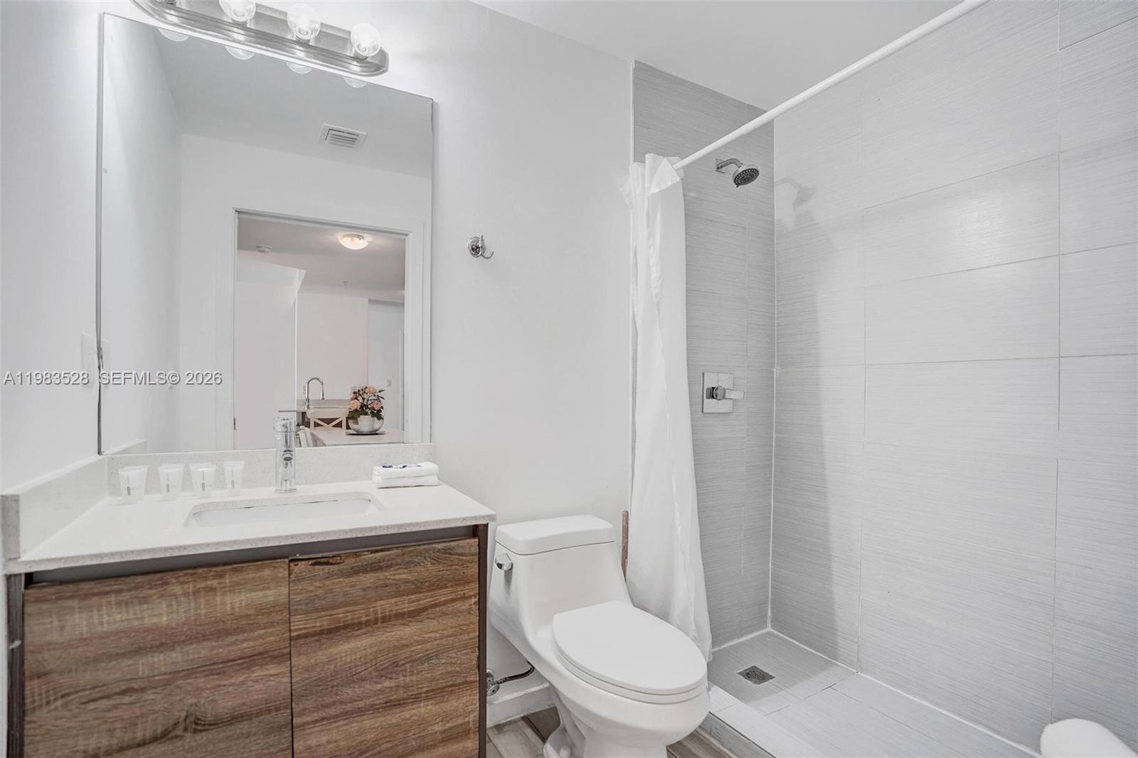 EMILIA CONDO - Residential