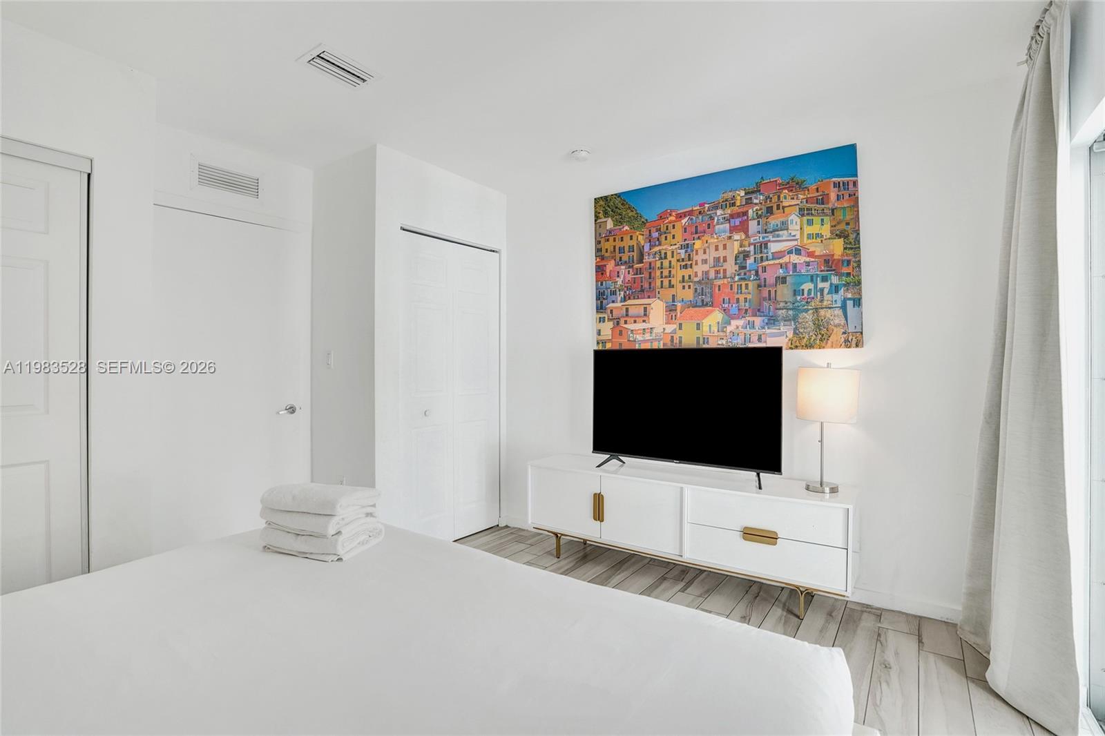 EMILIA CONDO - Residential