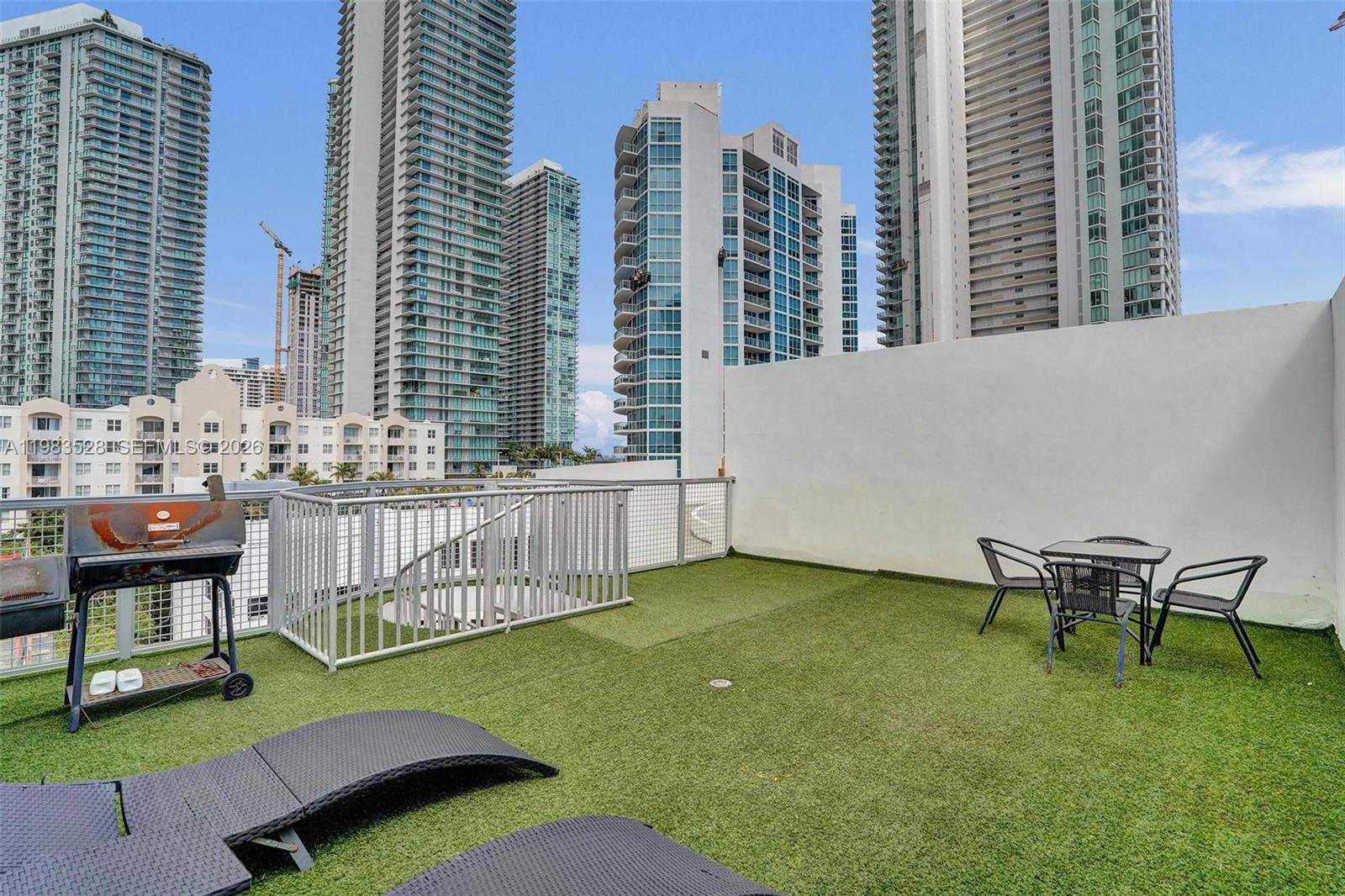 EMILIA CONDO - Residential