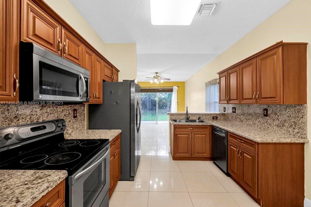 LAKES OF WESTERN PINES RE - Residential Lease