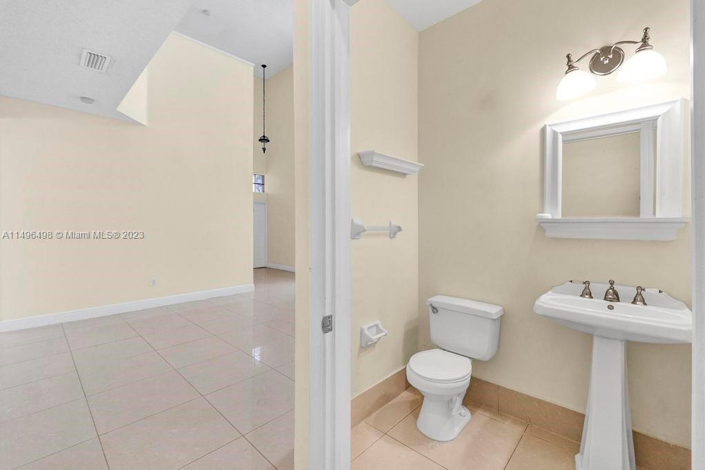 LAKES OF WESTERN PINES RE - Residential Lease