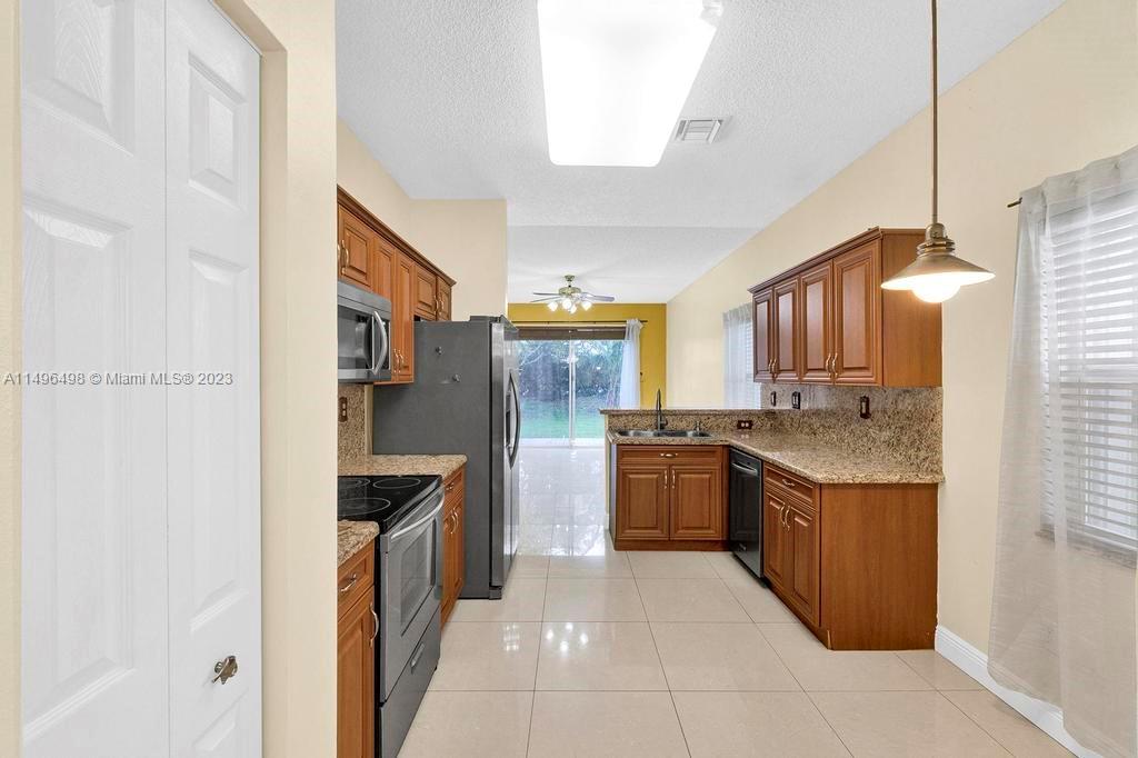 LAKES OF WESTERN PINES RE - Residential Lease