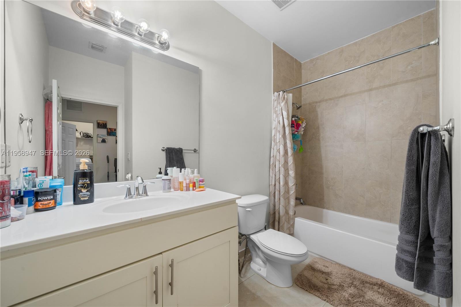 DORAL CAY - Residential Lease