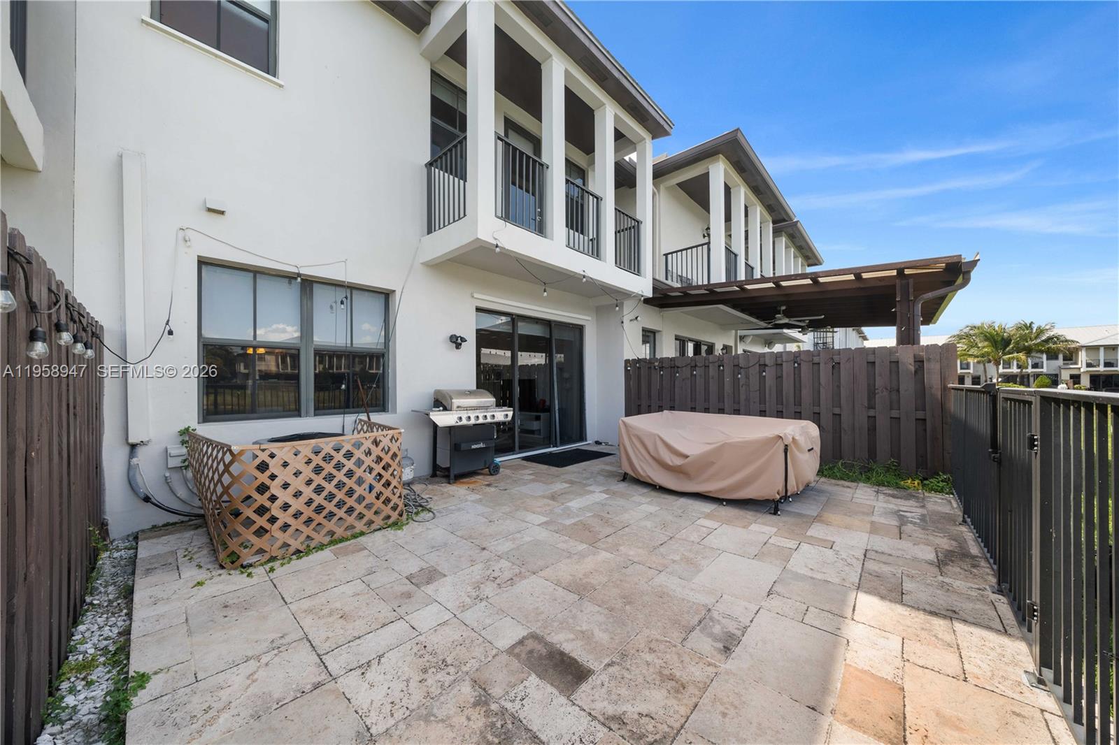 DORAL CAY - Residential Lease