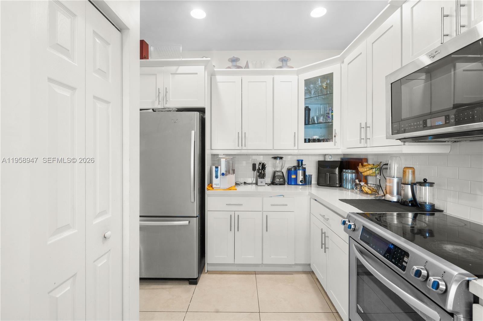 DORAL CAY - Residential Lease