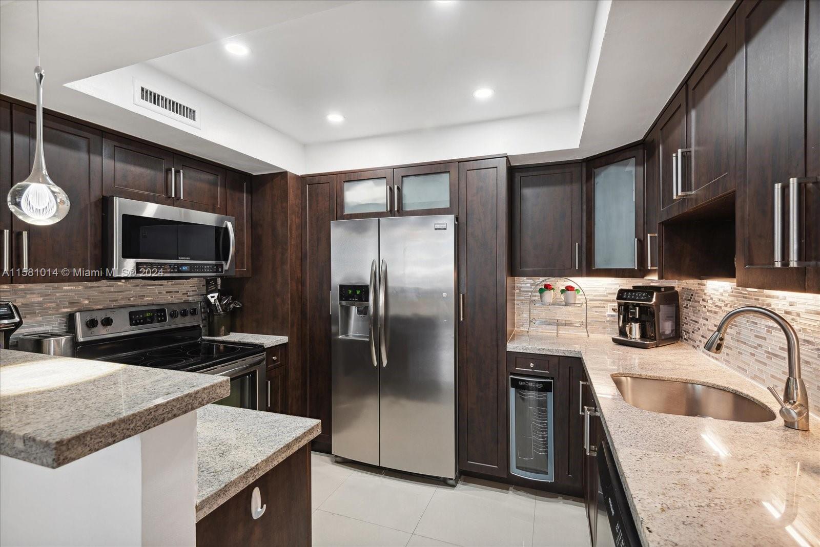 ALEXANDER TOWERS CONDO - Residential Lease