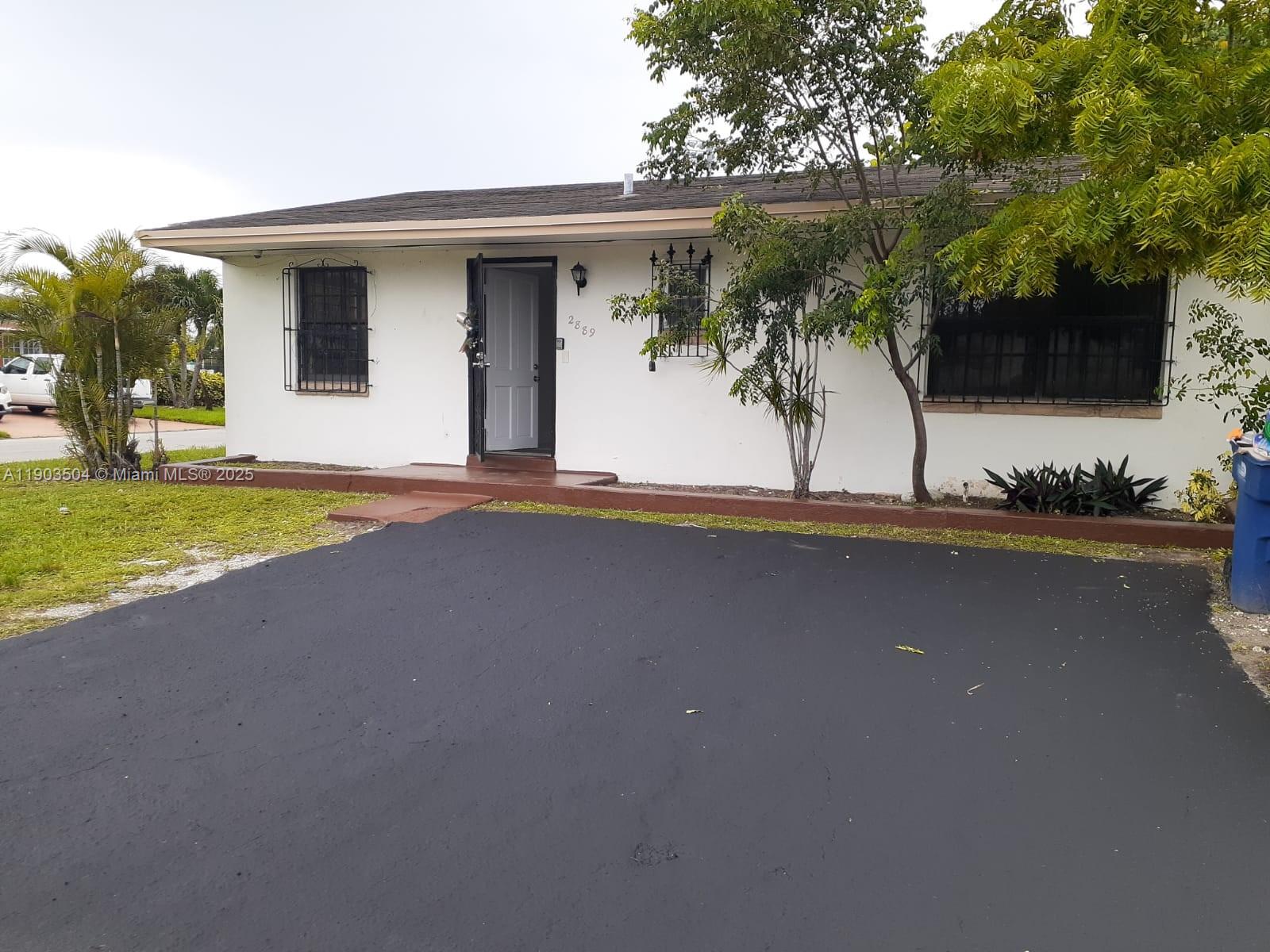 MOVE IN WITH FIRST MONTH RENT AND SECURITY DEPOSIT! COZY MIAMI GARDENS VILLA OFF OF 27 AVENUE AND 199ST... MINUTES TO THE TURNPIKE, I95, SEVERAL SHOPPING PLAZAS, SUNLIFE STADIUM, STARBUCKS, WALMART AND MORE!  PROPERTY FEATURES CENTRAL AC, TILE THOUGHOUT, UPDATED KITCHEN AND BATHS, WASHER DRYER HOOK UPS AND LARGE FENCED YARD.