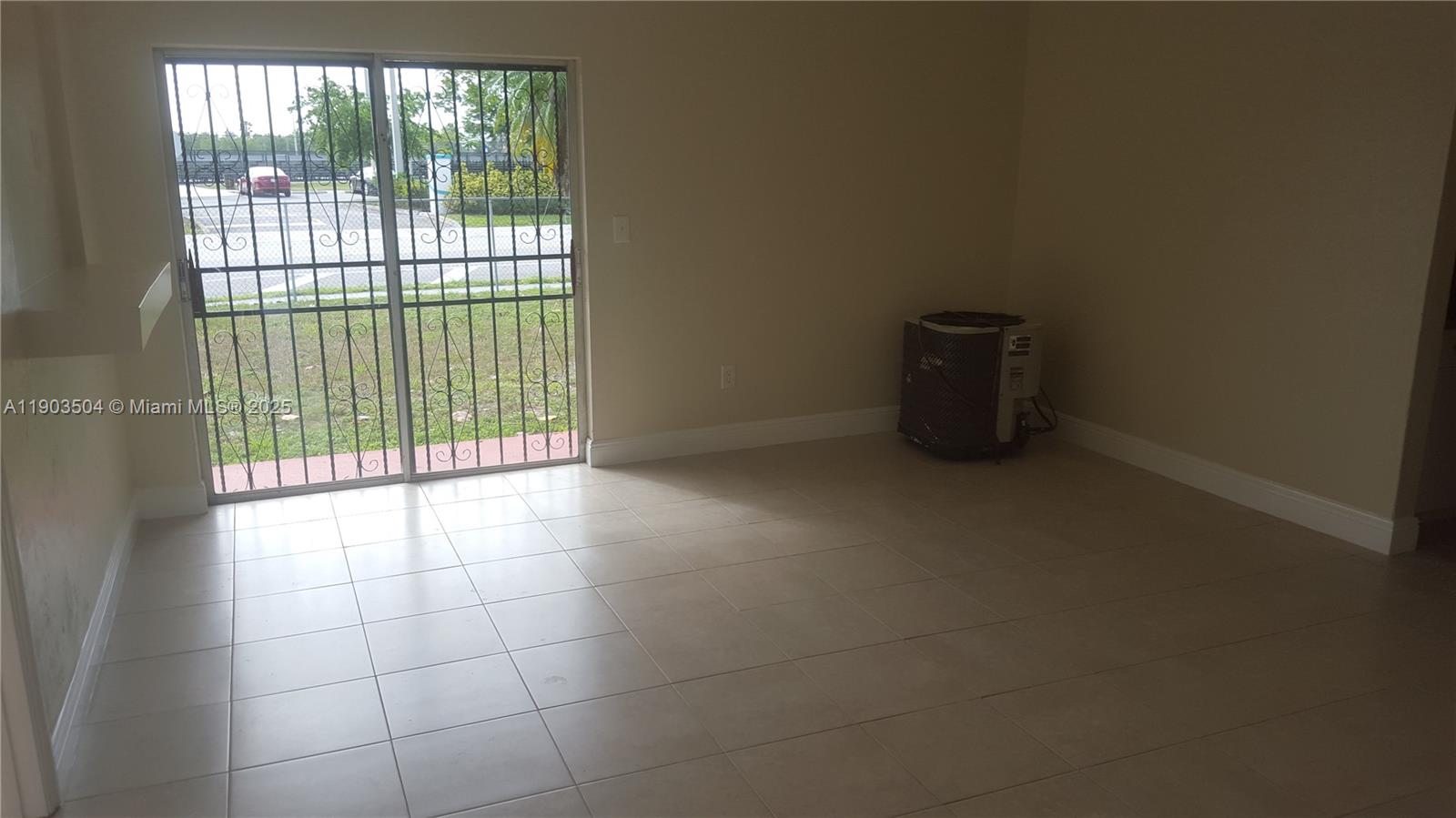 LESLIE ESTS SEC FOUR - Residential Lease
