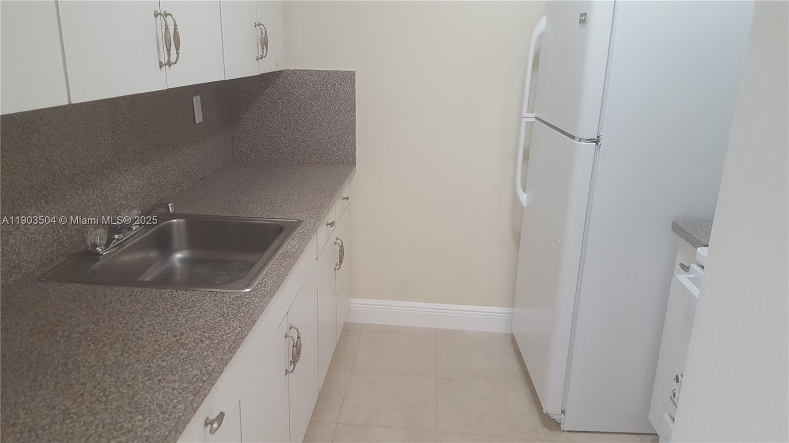 LESLIE ESTS SEC FOUR - Residential Lease