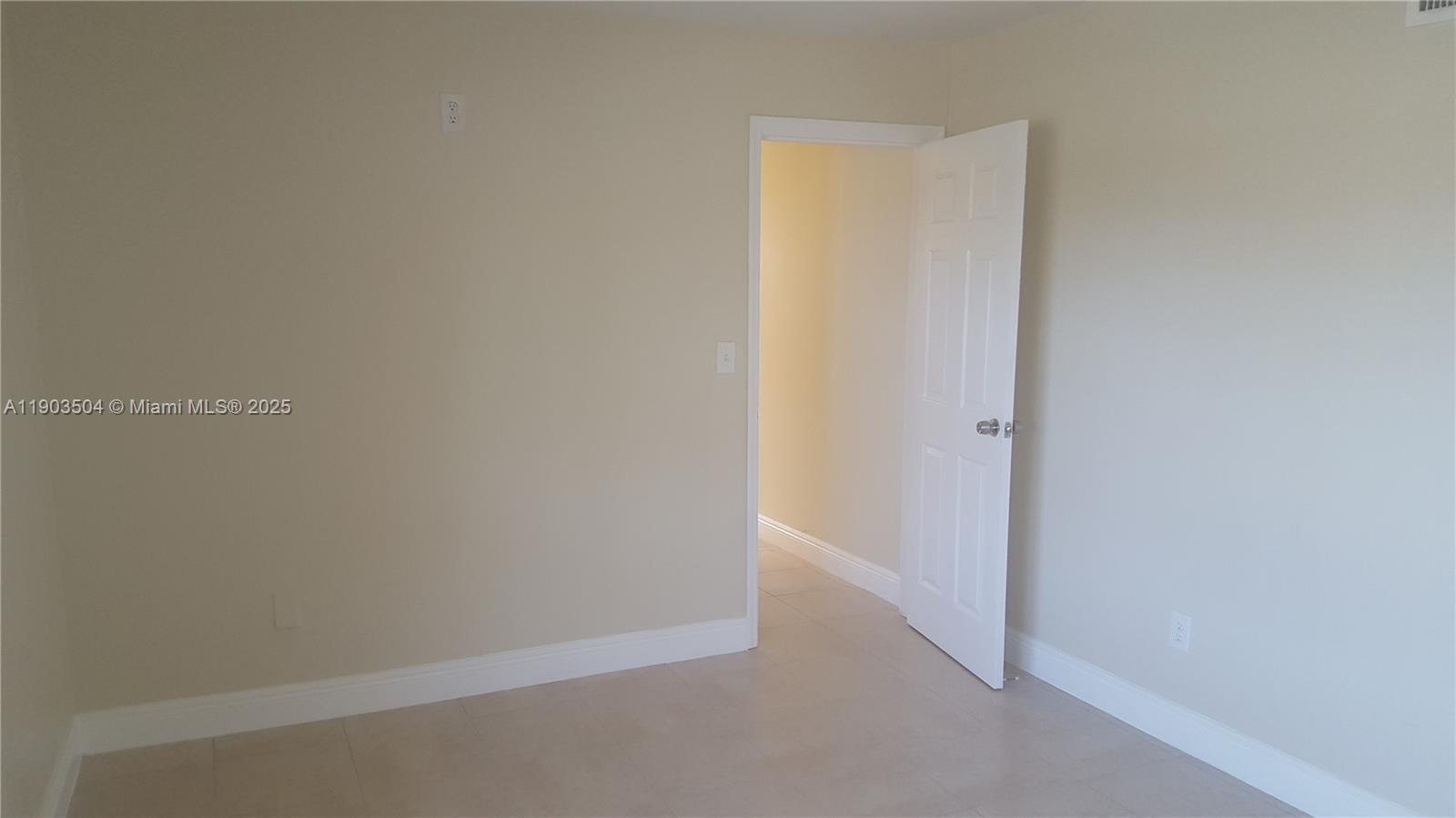 LESLIE ESTS SEC FOUR - Residential Lease