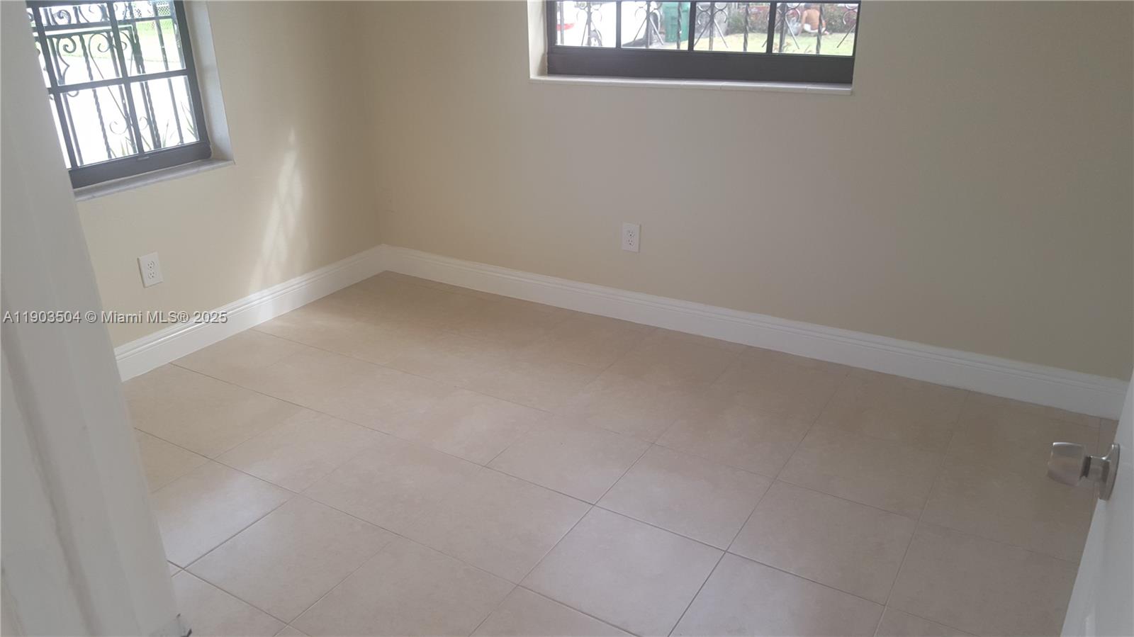 LESLIE ESTS SEC FOUR - Residential Lease