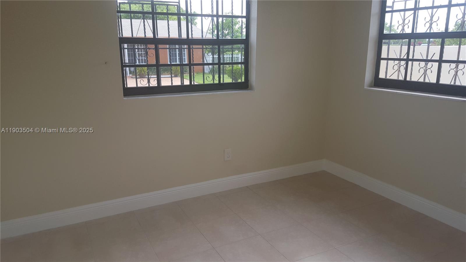 LESLIE ESTS SEC FOUR - Residential Lease